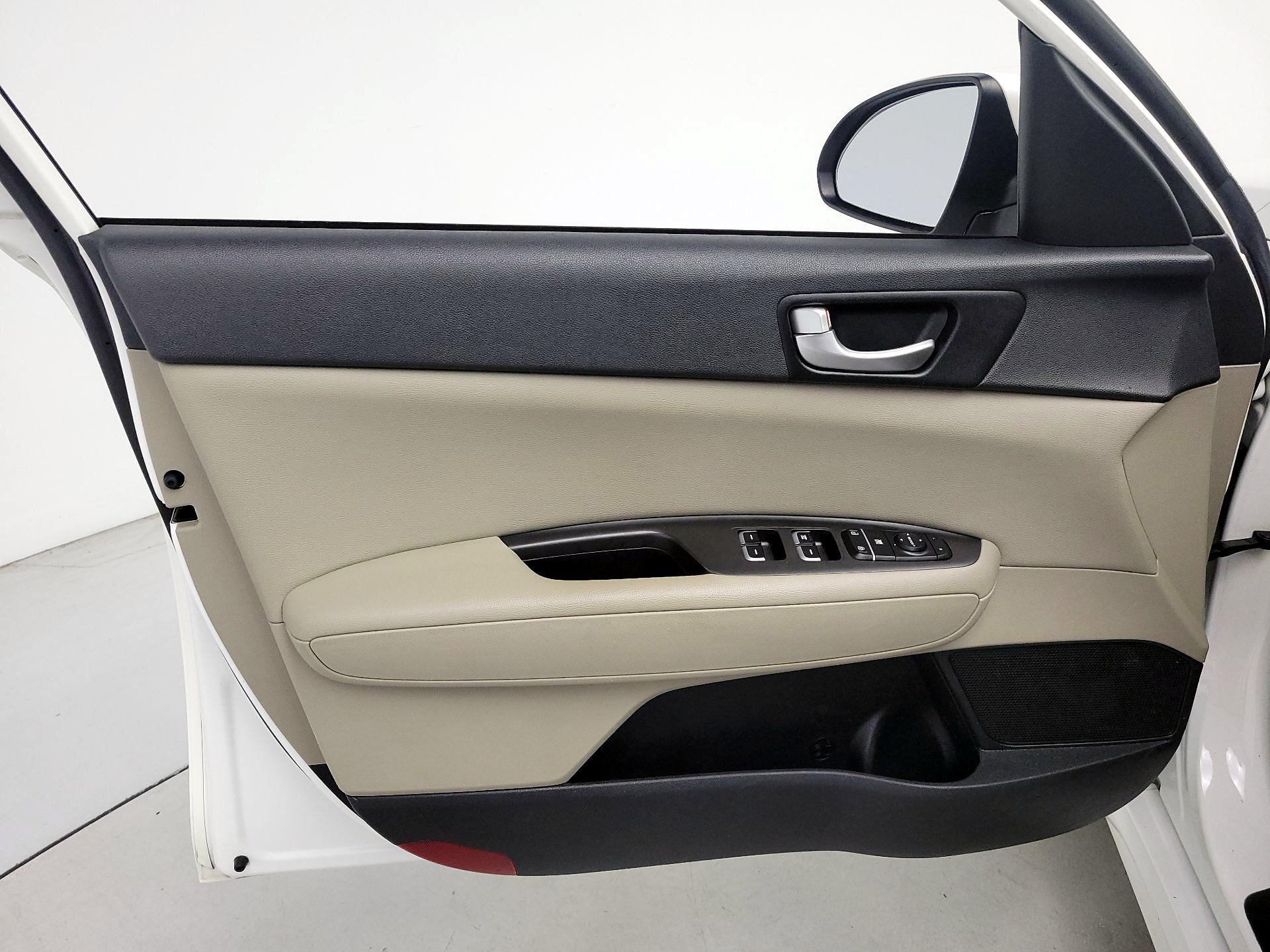 Thumbnail: 2016 Kia Optima - 12