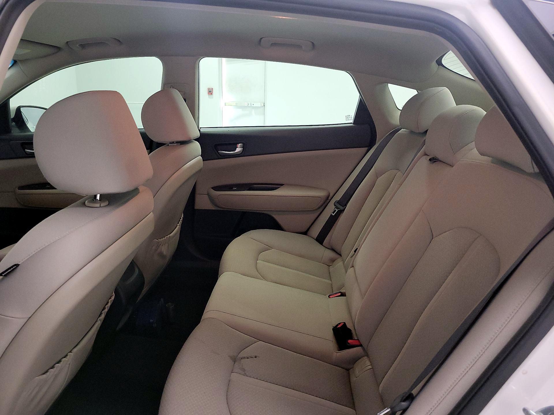 Thumbnail: 2016 Kia Optima - 19