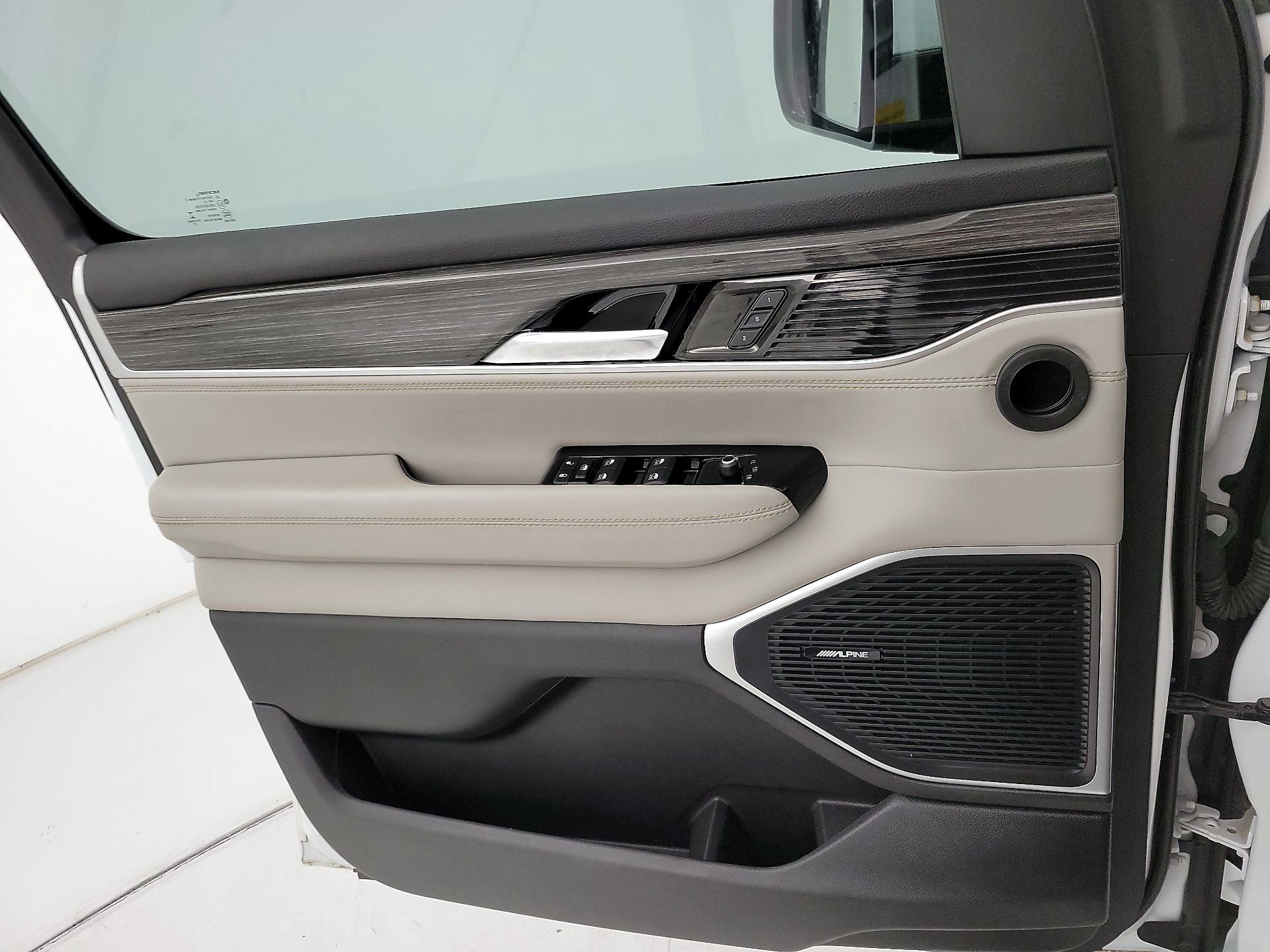 Thumbnail: 2022 Jeep Wagoneer - 12