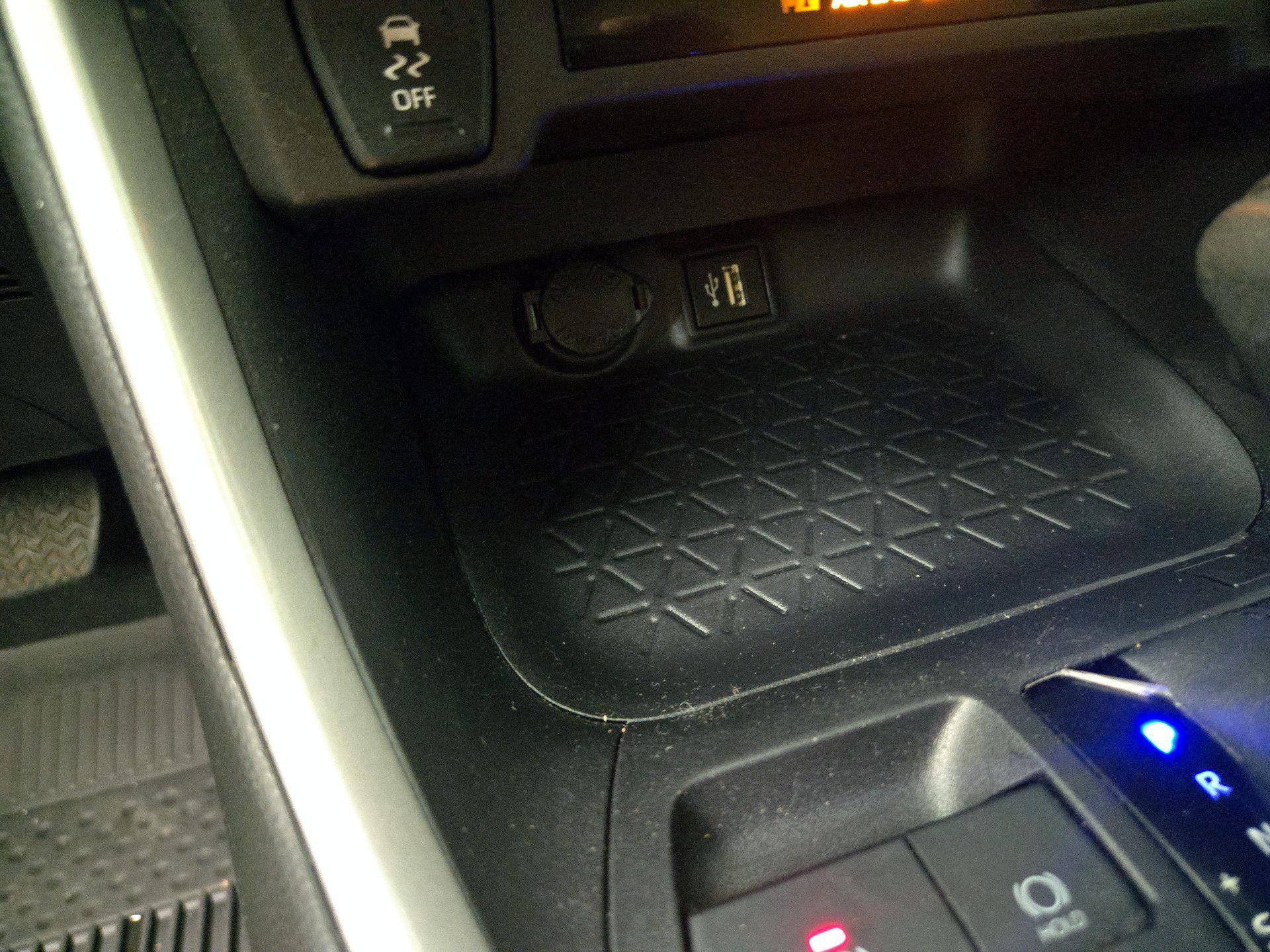 Thumbnail: 2024 Toyota RAV4 - 18