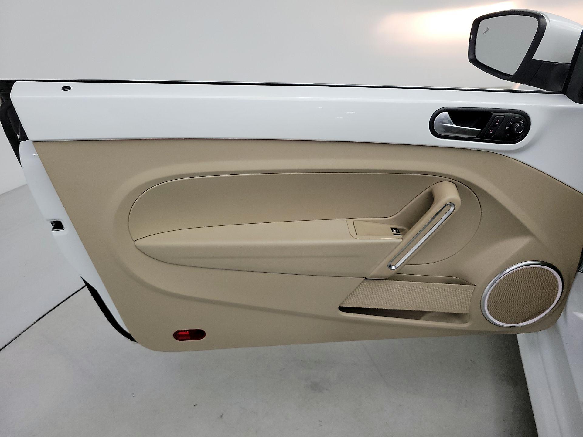 Thumbnail: 2019 Volkswagen Beetle - 12