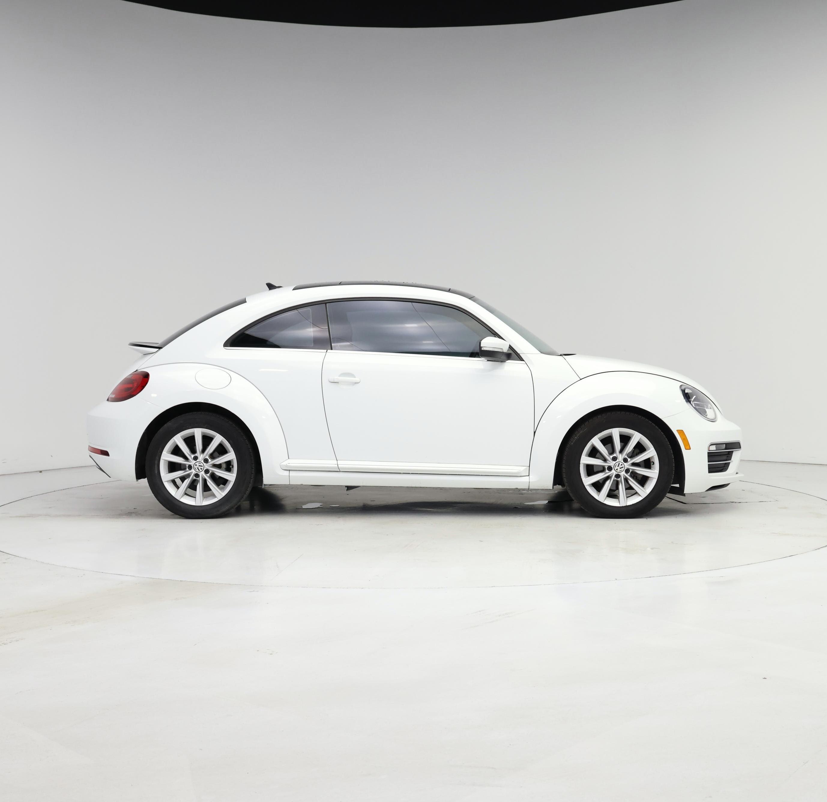 Thumbnail: 2019 Volkswagen Beetle - 7