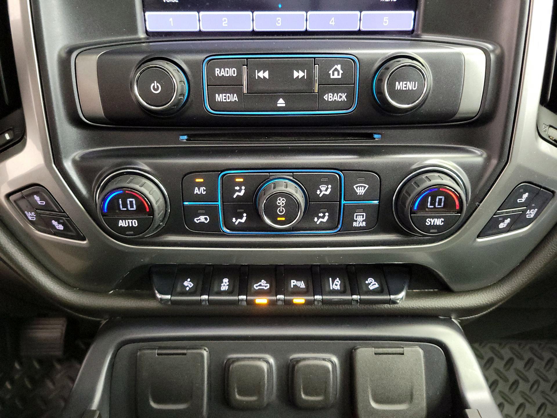 Thumbnail: 2015 Chevrolet Silverado 1500 - 17
