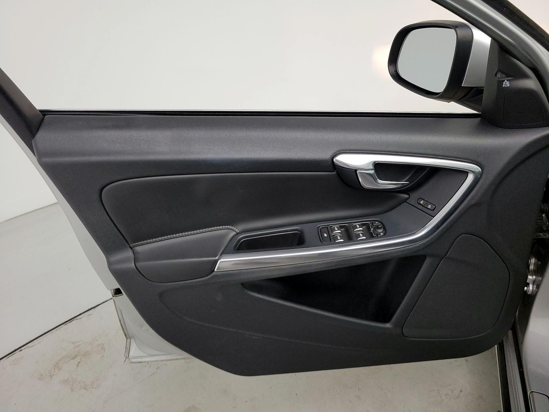 Thumbnail: 2017 Volvo S60 - 12