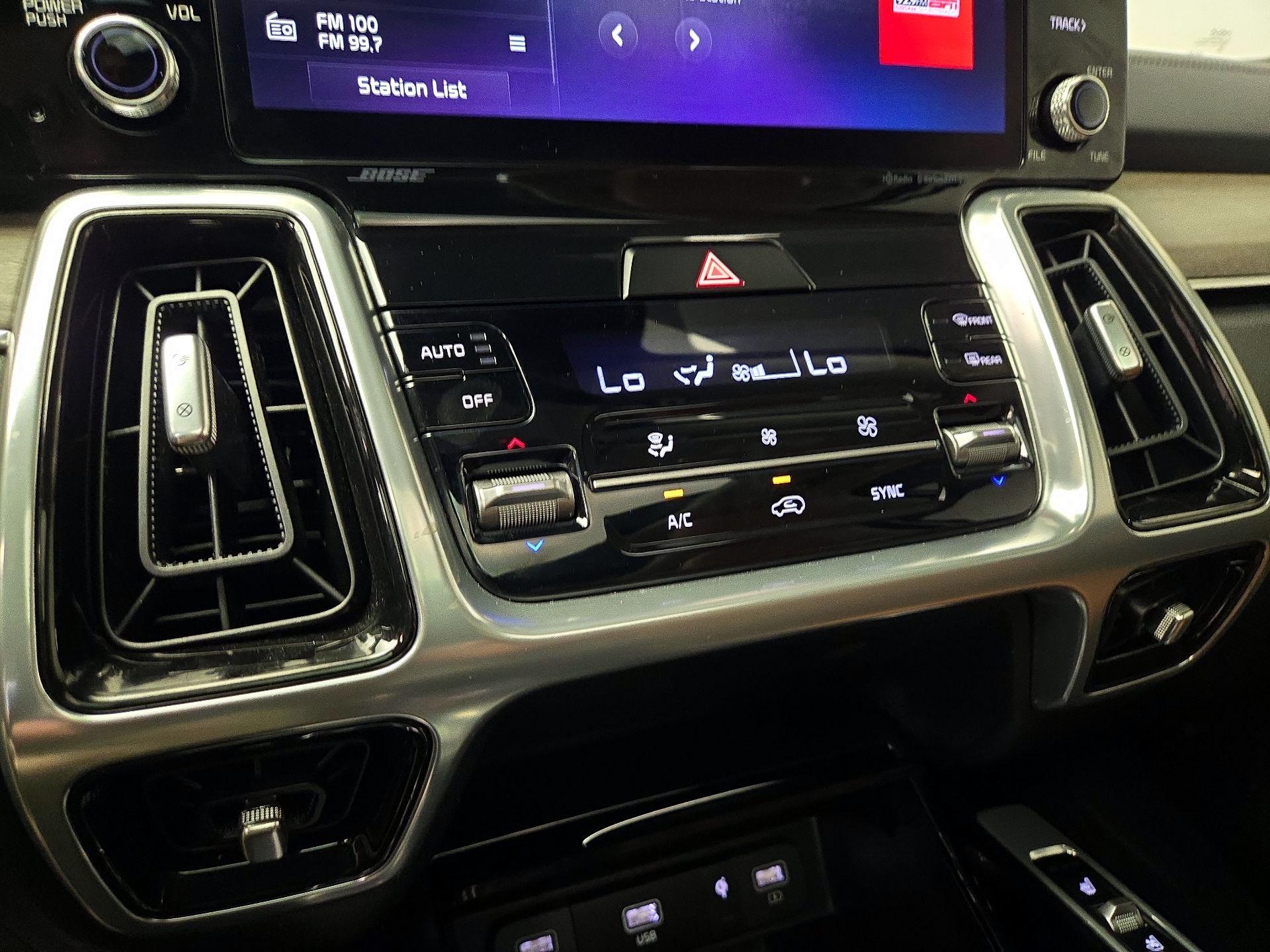 Thumbnail: 2023 Kia Sorento - 17