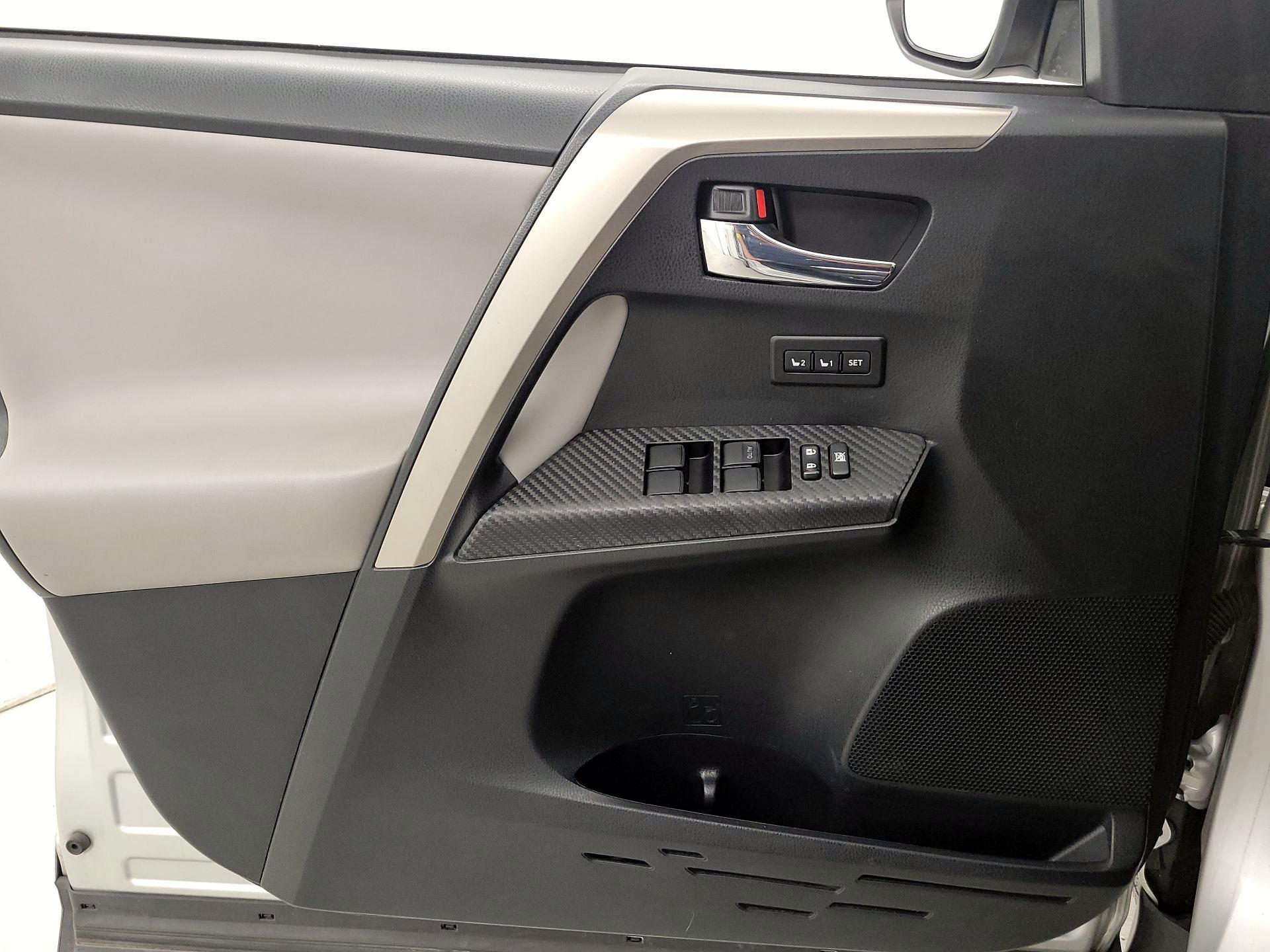 Thumbnail: 2015 Toyota RAV4 - 12