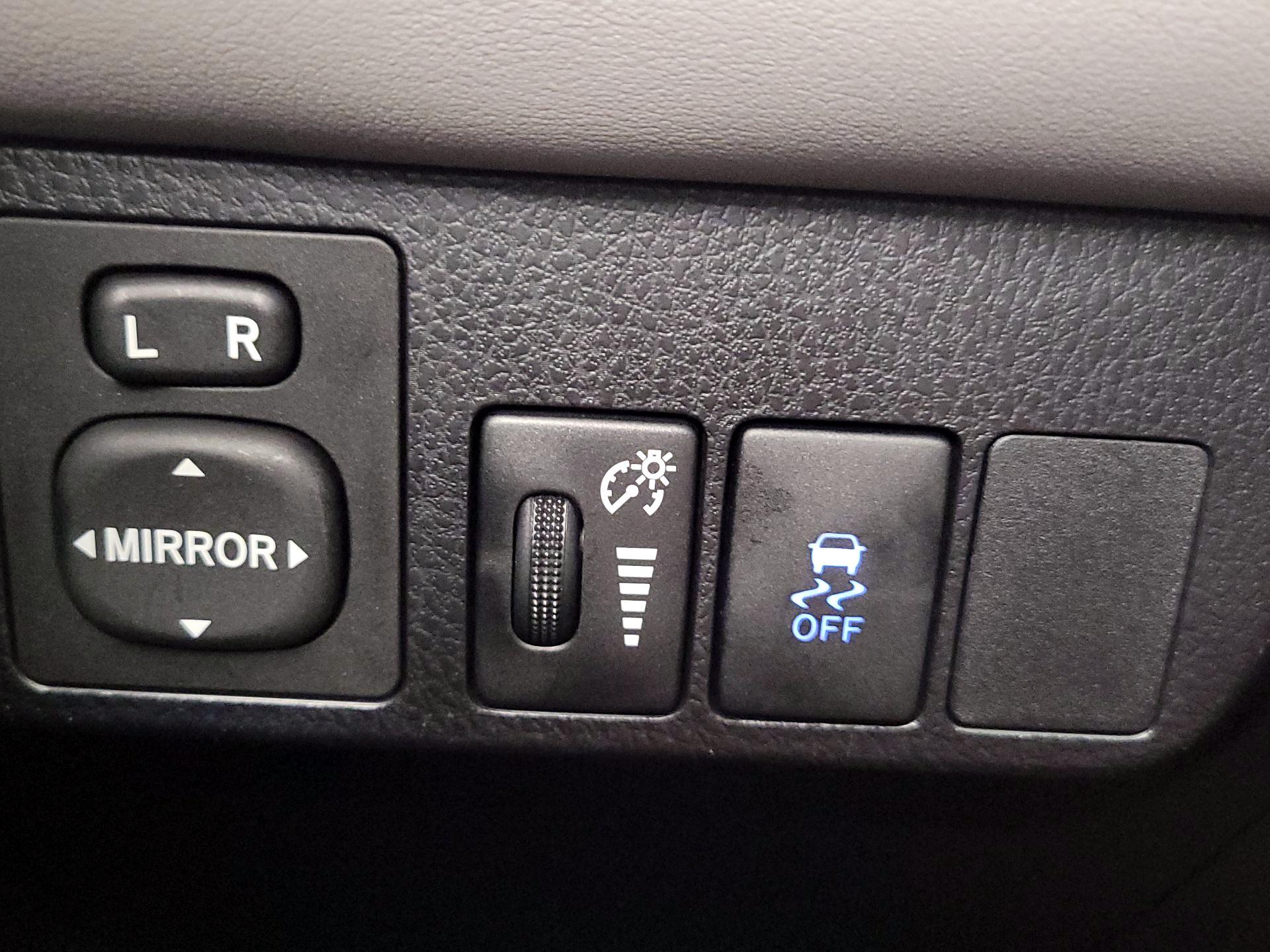 Thumbnail: 2015 Toyota RAV4 - 13