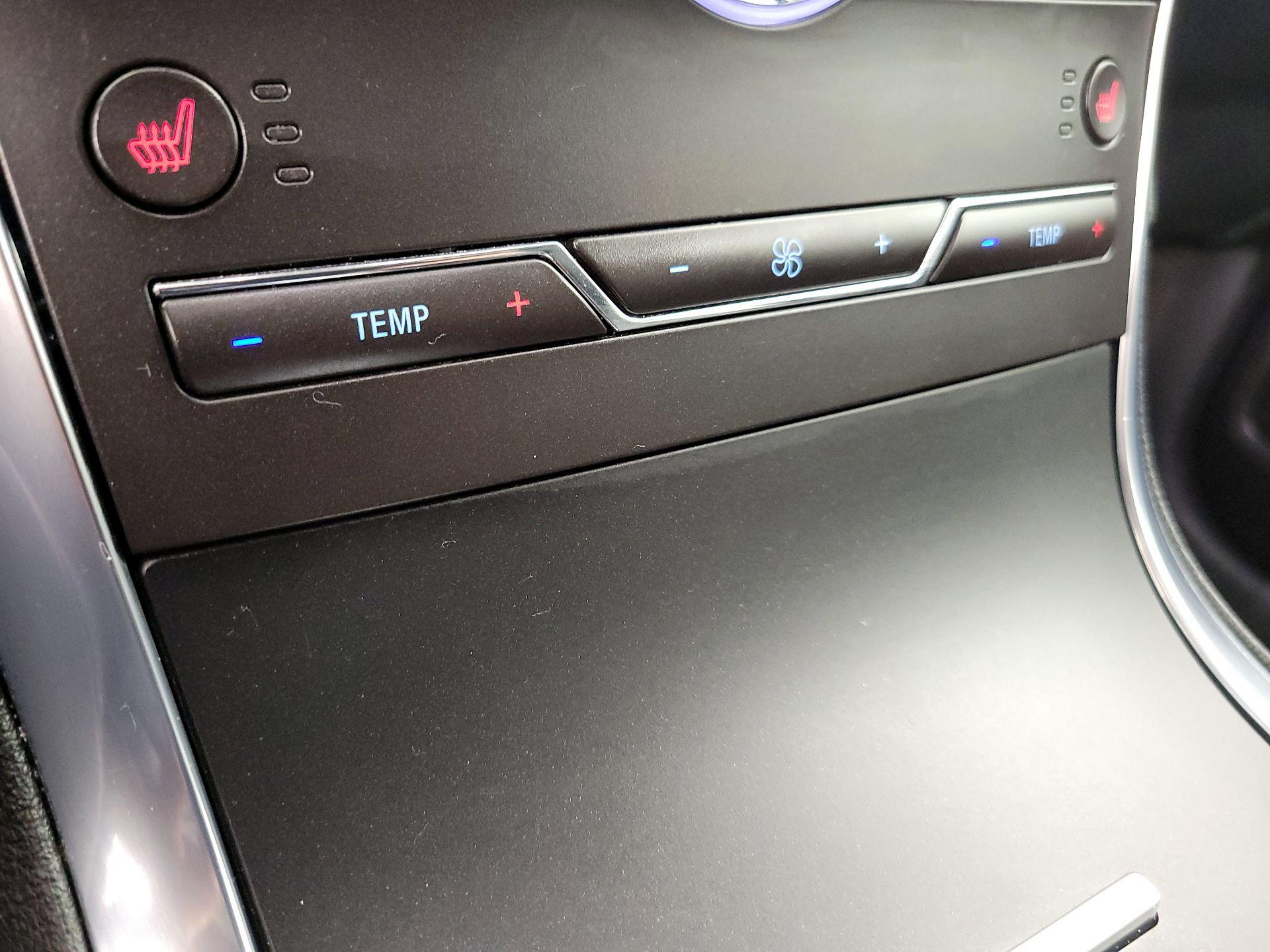 Thumbnail: 2020 Ford Edge - 16