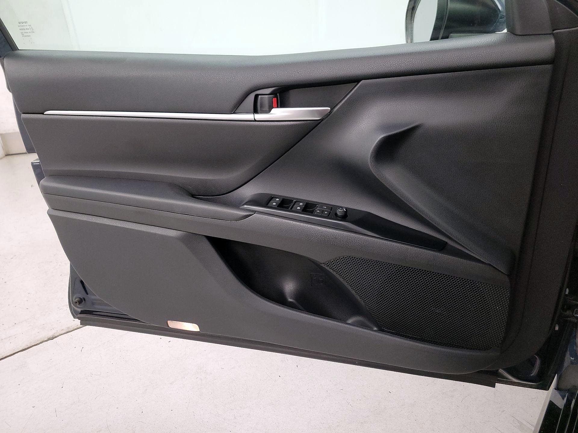 Thumbnail: 2019 Toyota Camry - 12