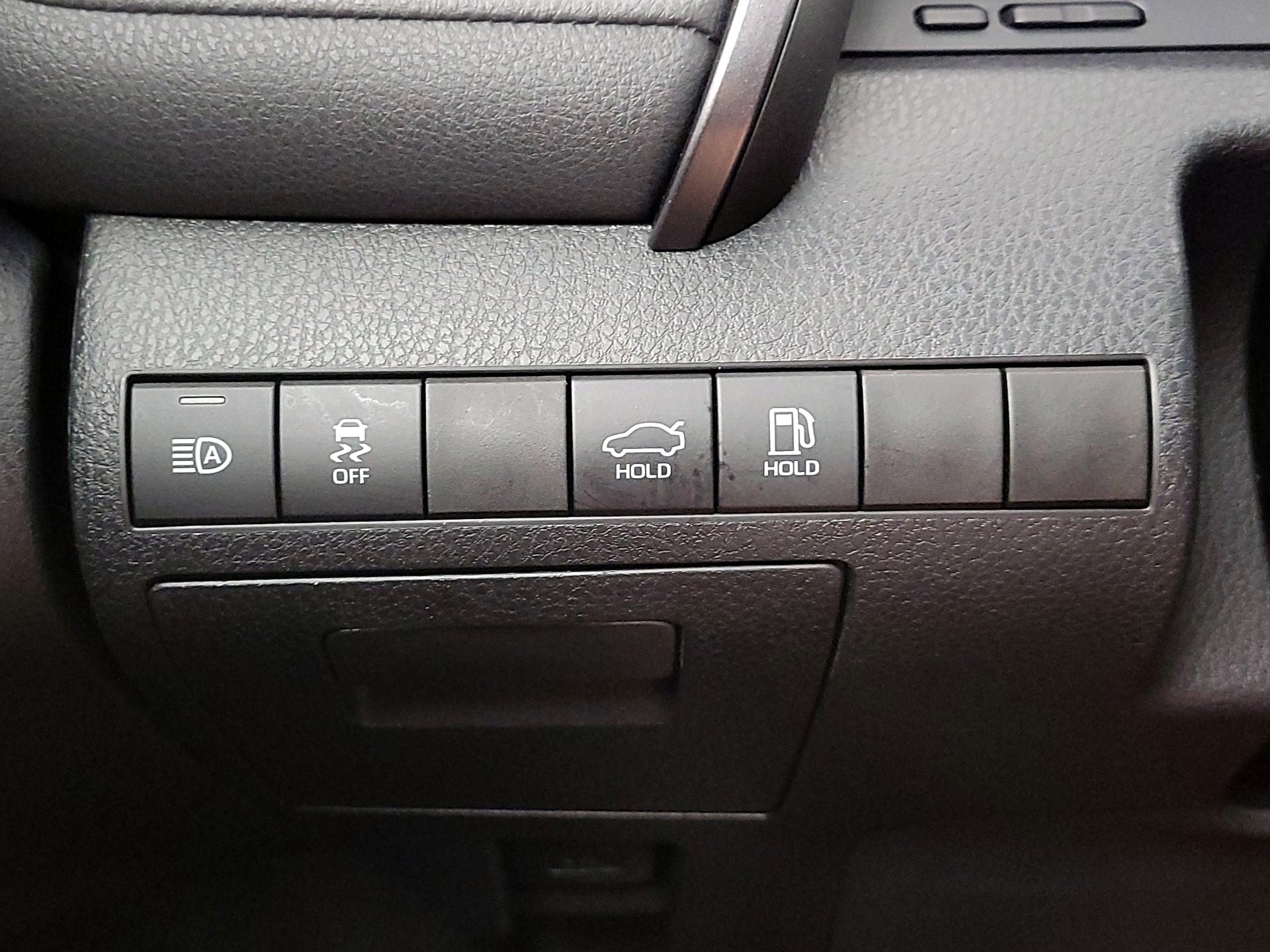 Thumbnail: 2019 Toyota Camry - 13