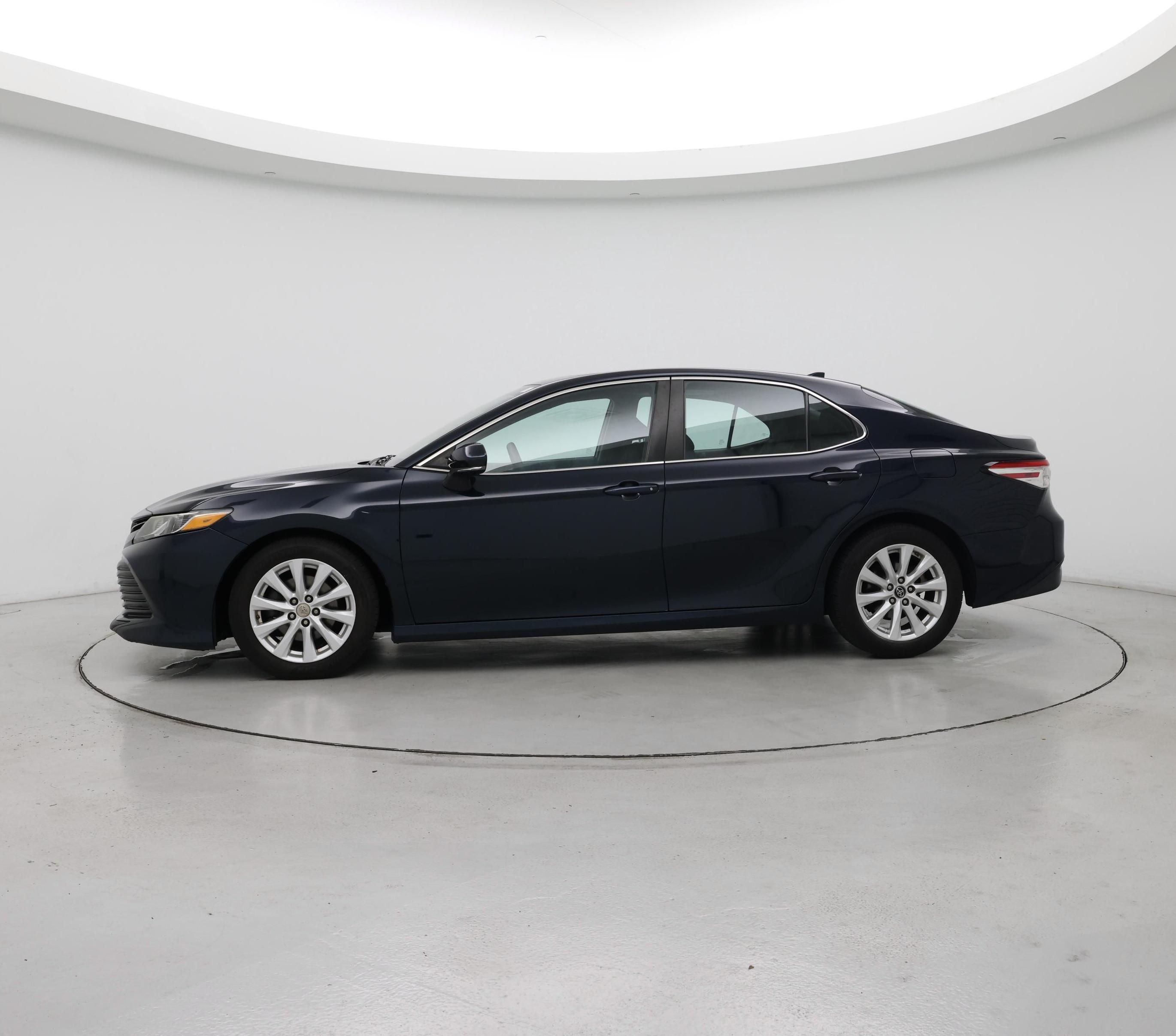 Thumbnail: 2019 Toyota Camry - 3