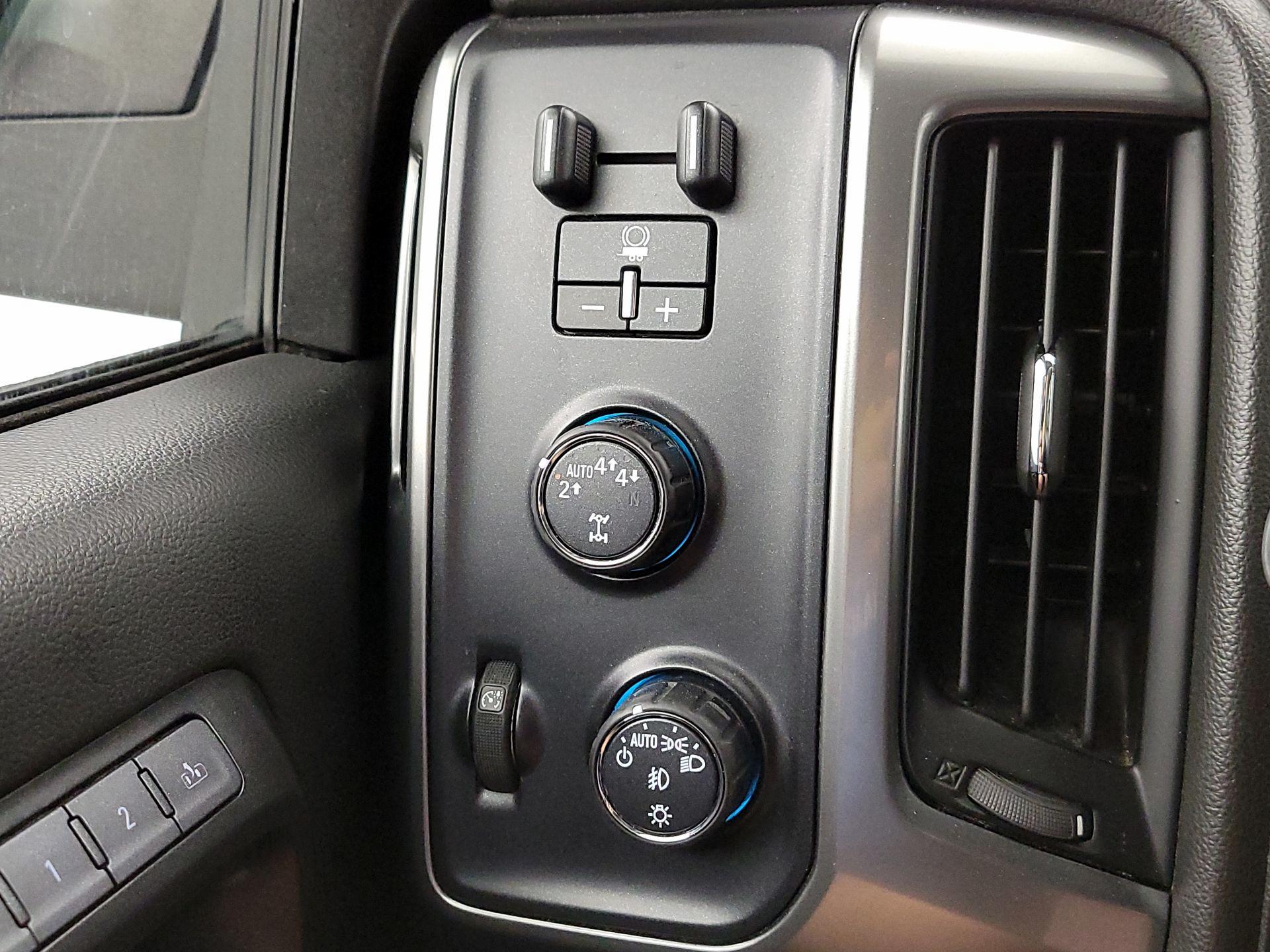 Thumbnail: 2017 Chevrolet Silverado 1500 - 13
