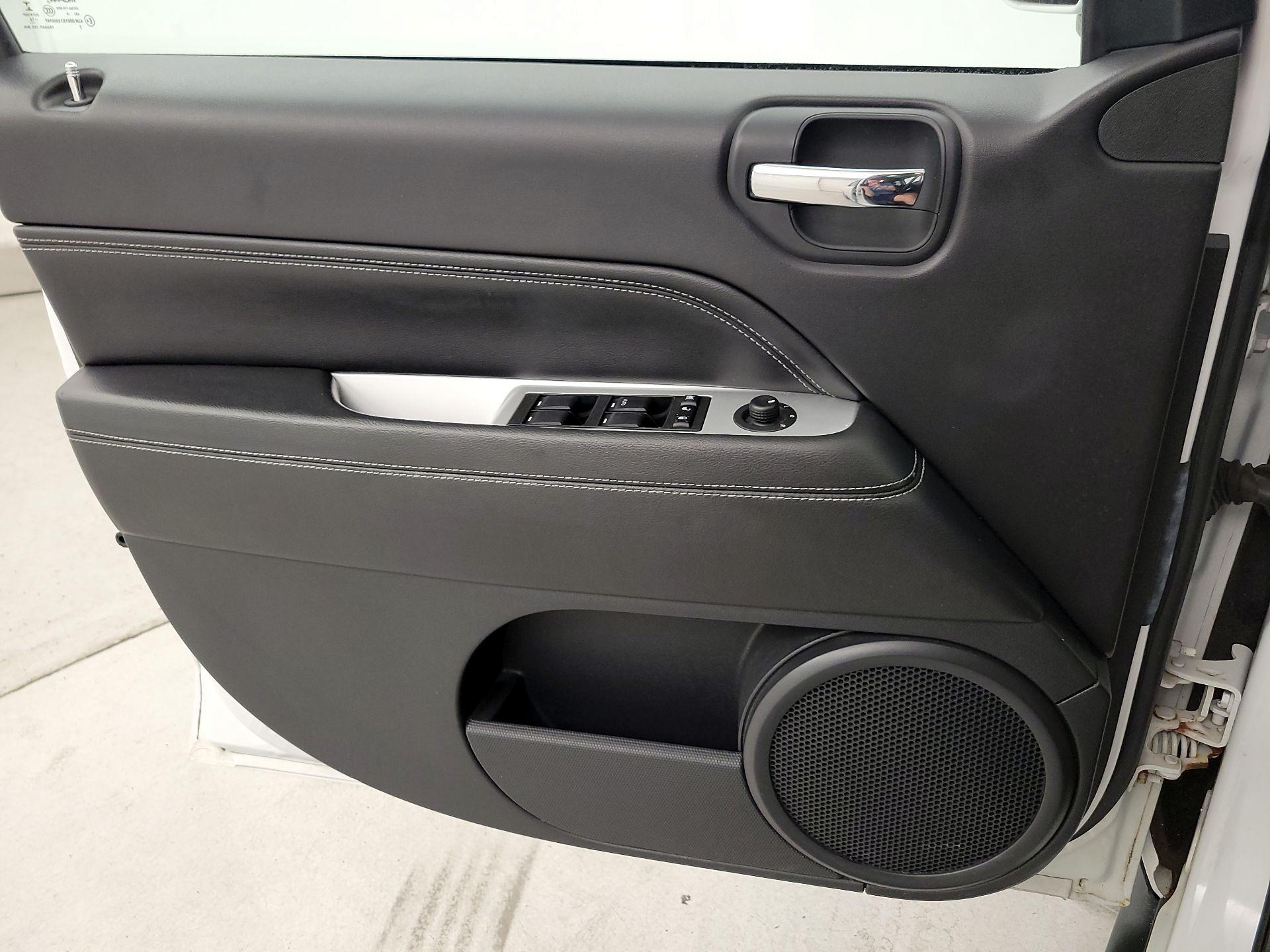 Thumbnail: 2016 Jeep Compass - 12
