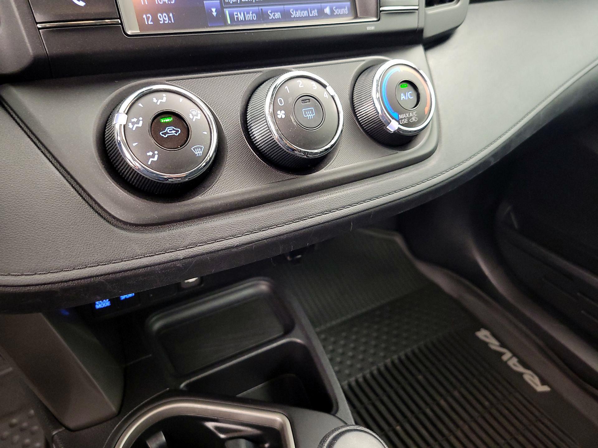 Thumbnail: 2018 Toyota RAV4 - 16