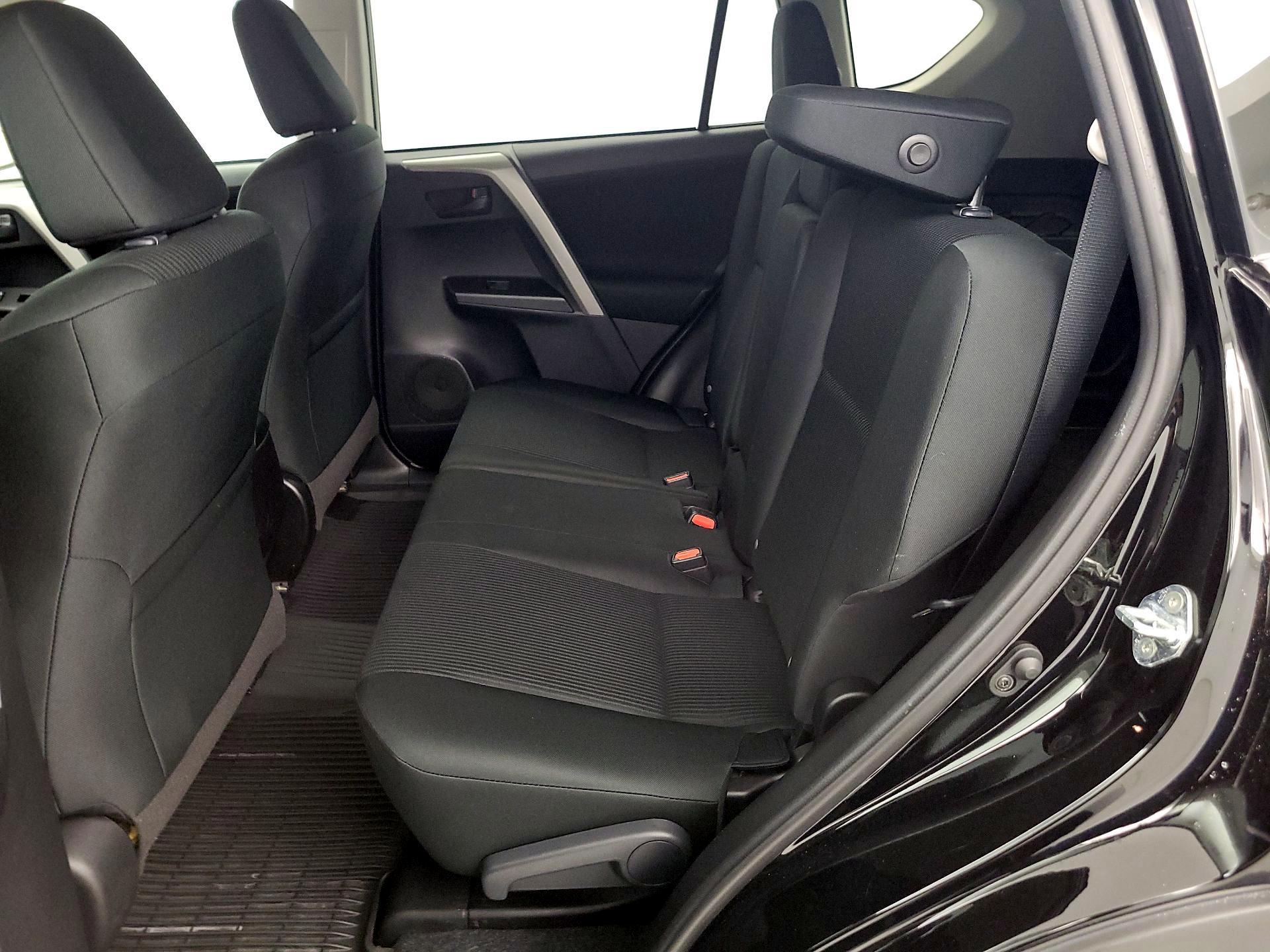 Thumbnail: 2018 Toyota RAV4 - 19