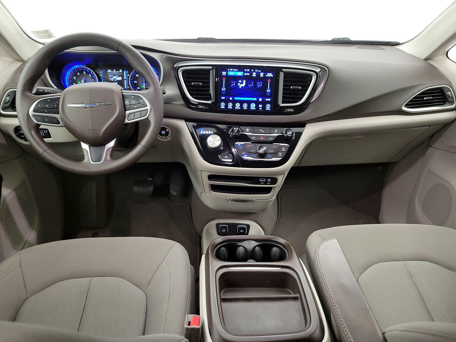 Thumbnail: 2017 Chrysler Pacifica - 9