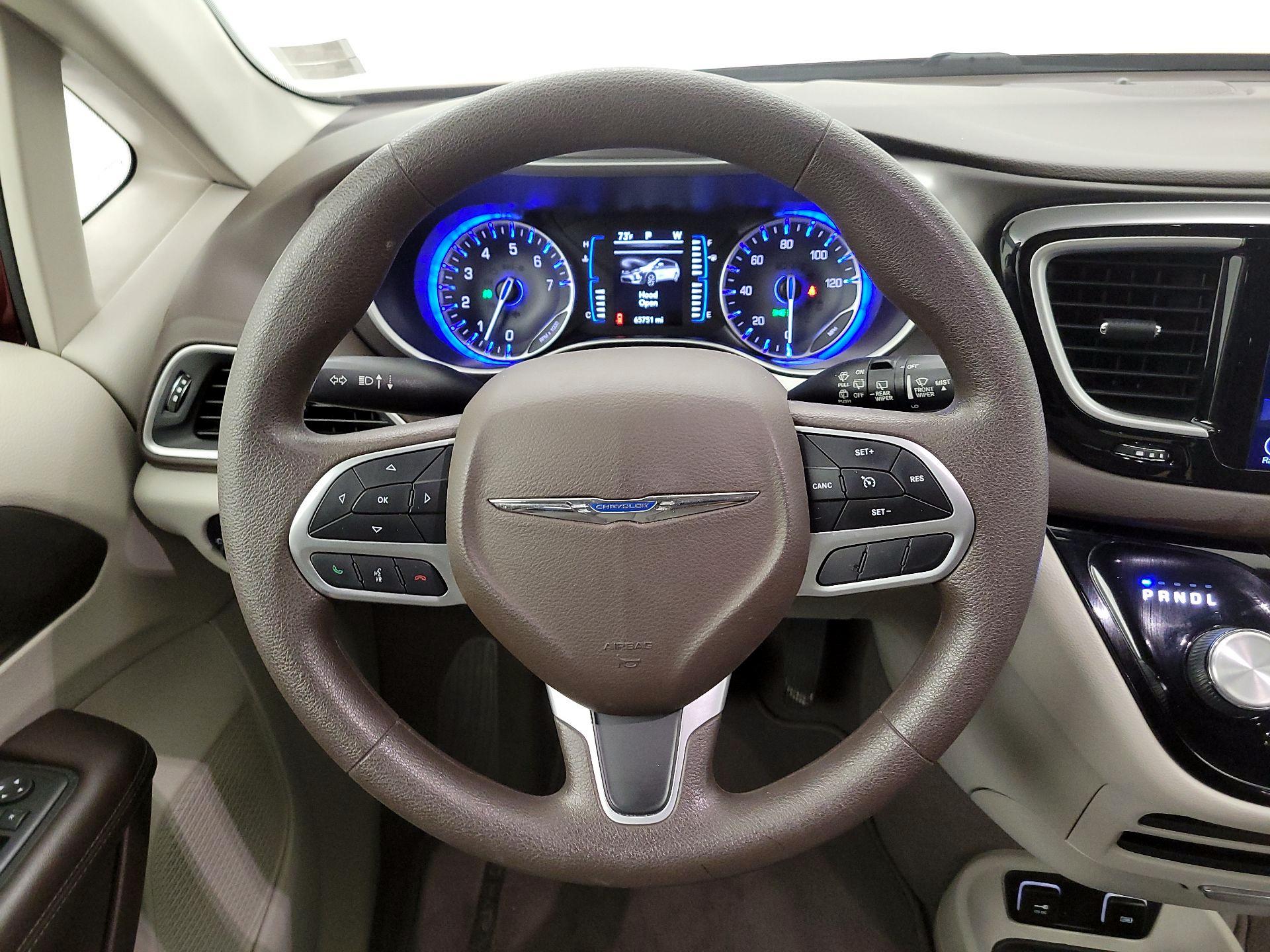 Thumbnail: 2017 Chrysler Pacifica - 10