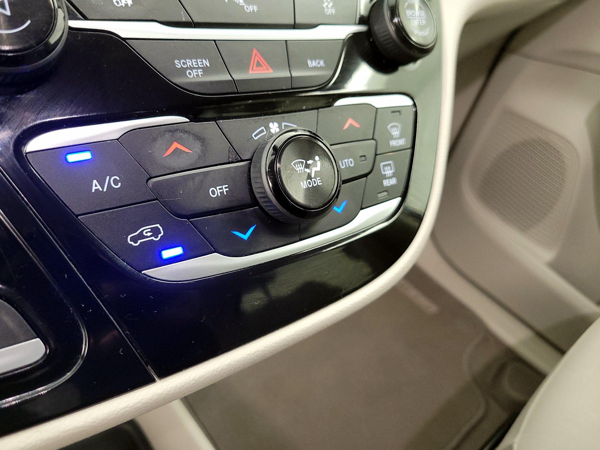 Thumbnail: 2017 Chrysler Pacifica - 16