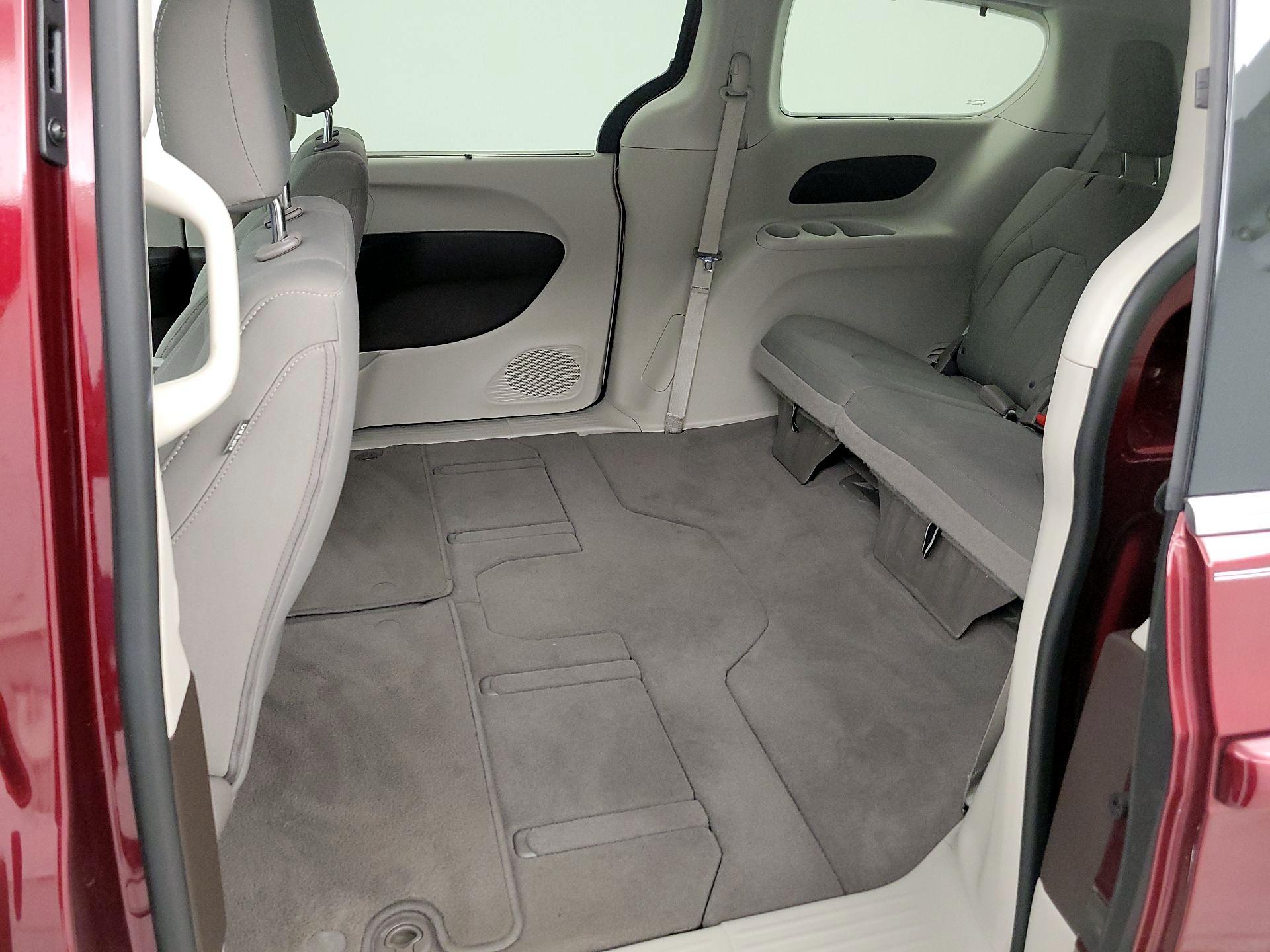 Thumbnail: 2017 Chrysler Pacifica - 19
