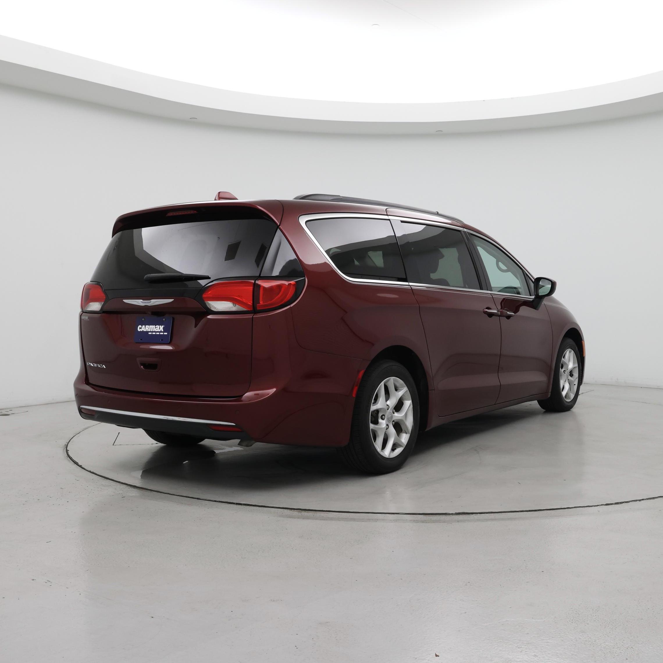 Thumbnail: 2017 Chrysler Pacifica - 8