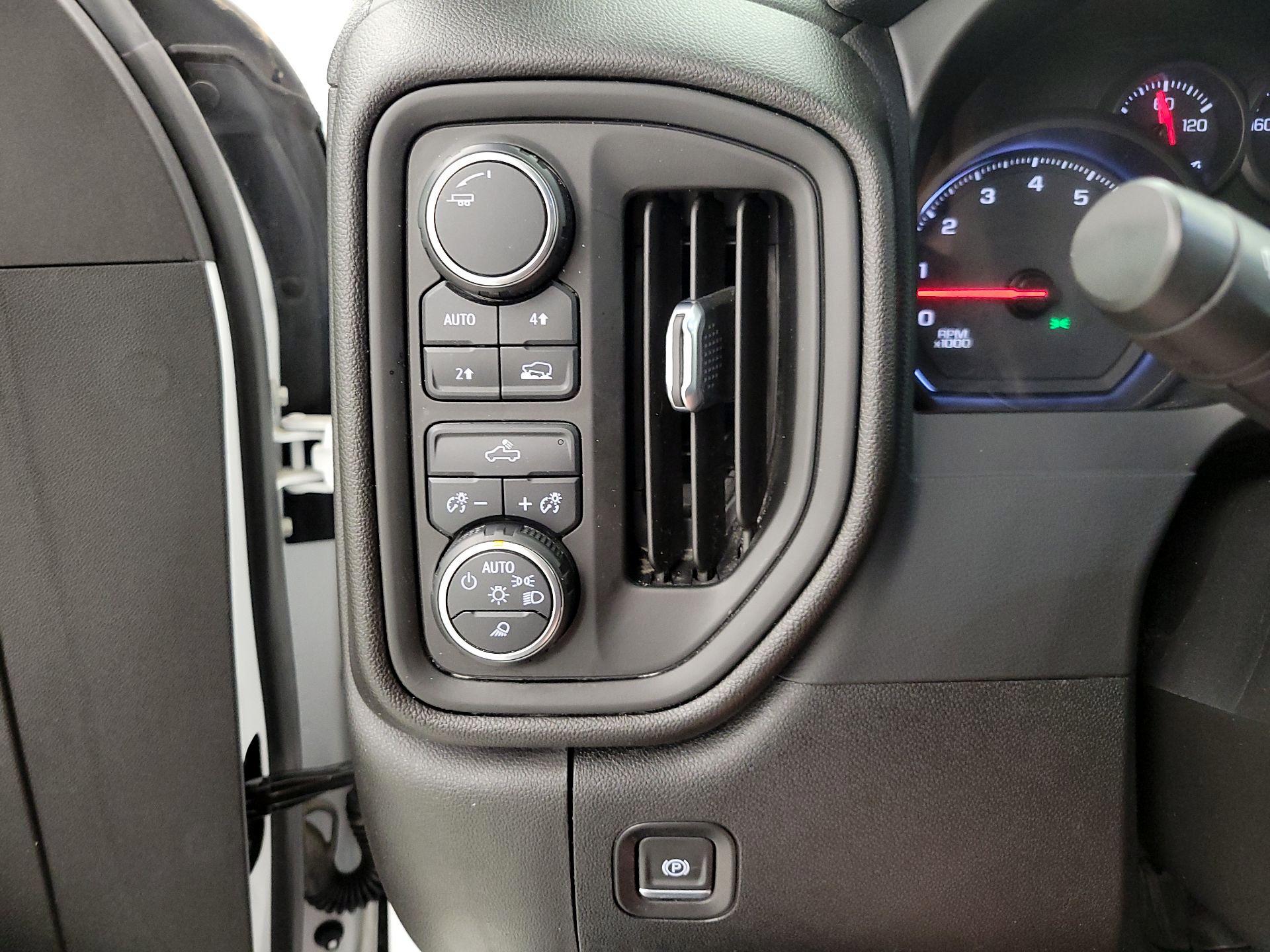 Thumbnail: 2021 Chevrolet Silverado 1500 - 13