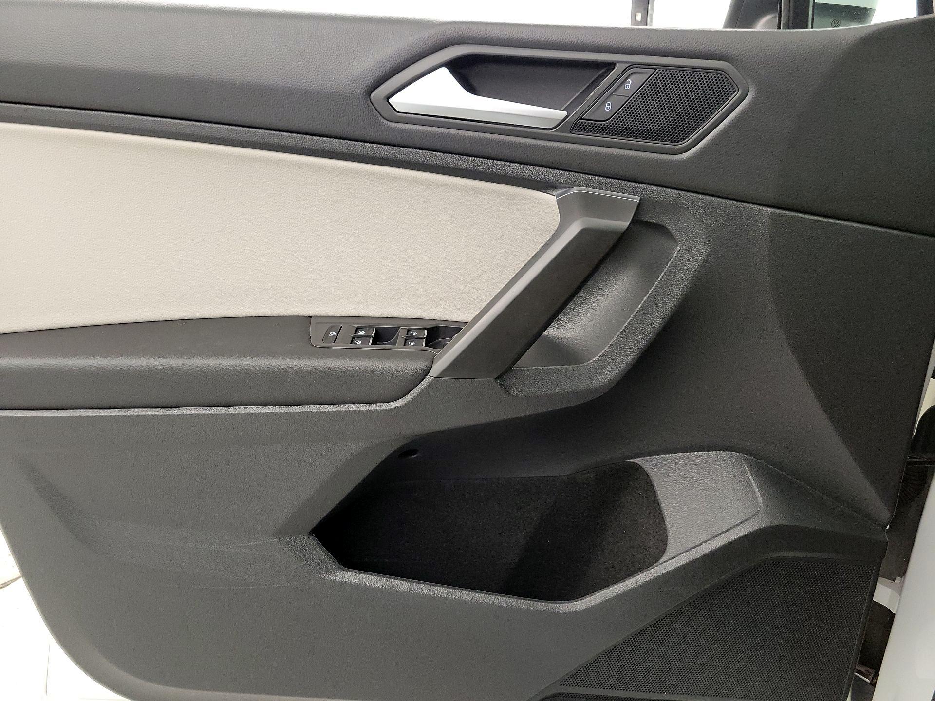 Thumbnail: 2021 Volkswagen Tiguan - 12