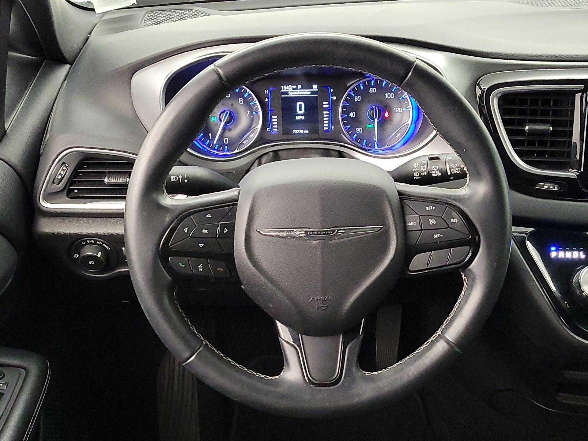 Thumbnail: 2018 Chrysler Pacifica - 10