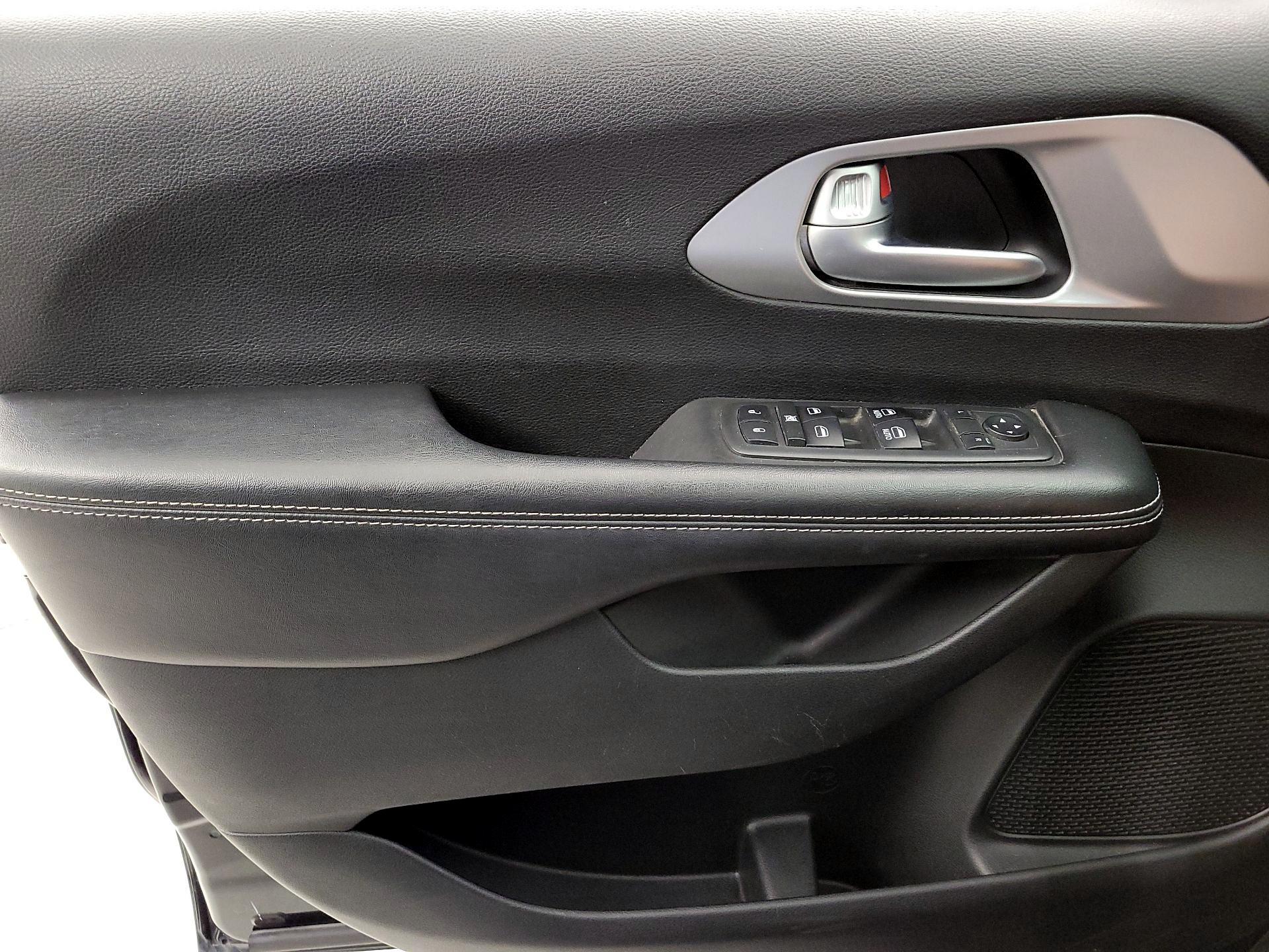 Thumbnail: 2018 Chrysler Pacifica - 12