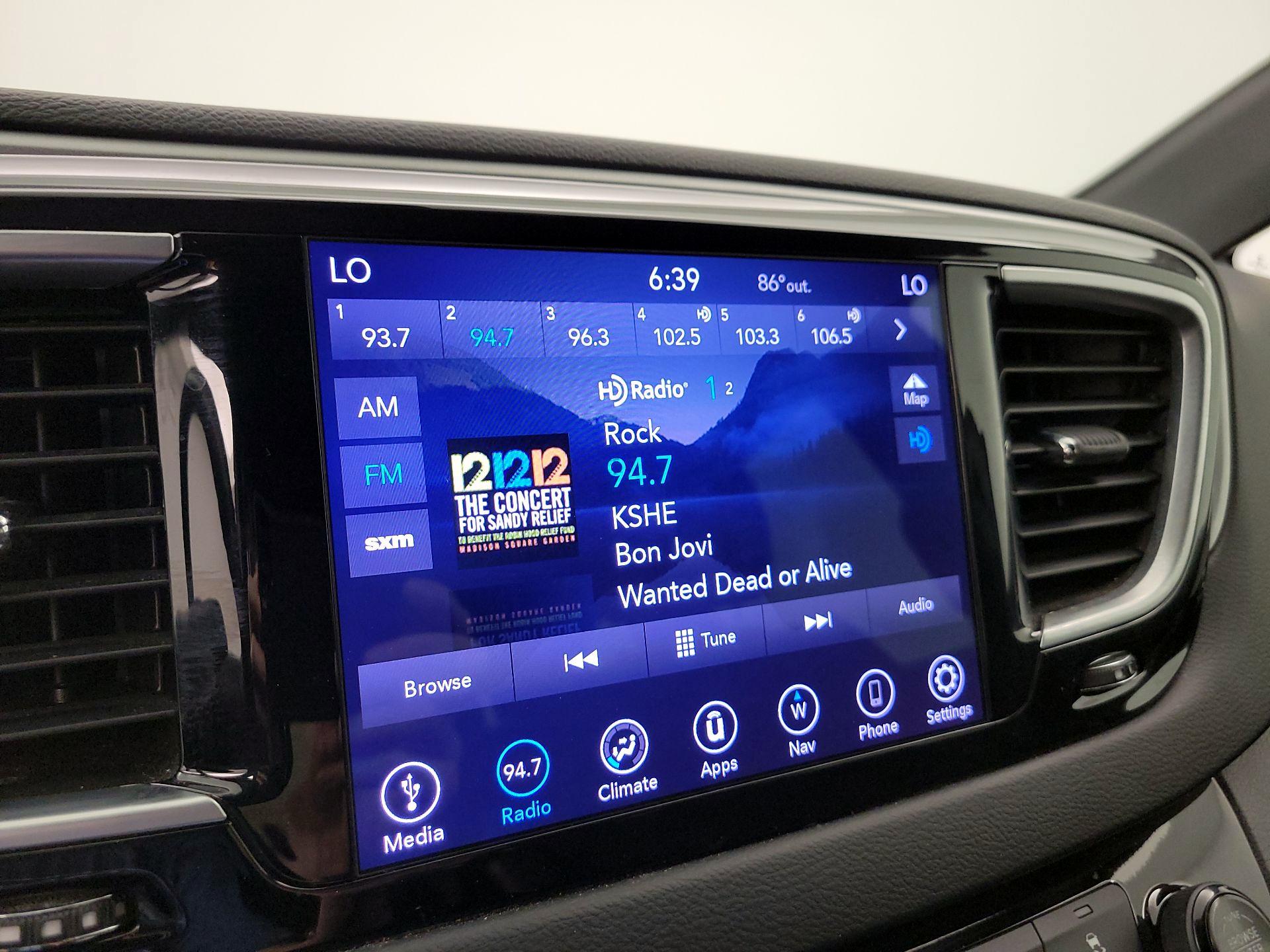 Thumbnail: 2018 Chrysler Pacifica - 16