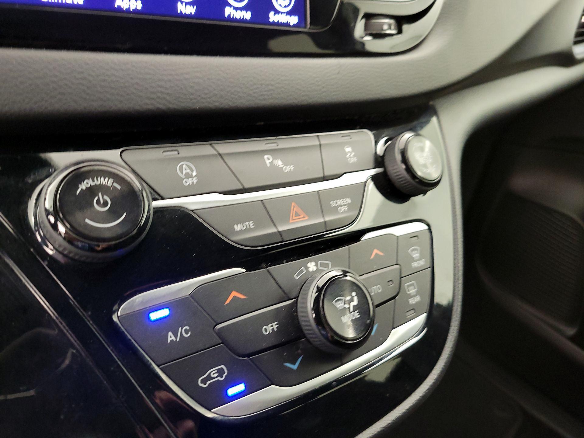 Thumbnail: 2018 Chrysler Pacifica - 17