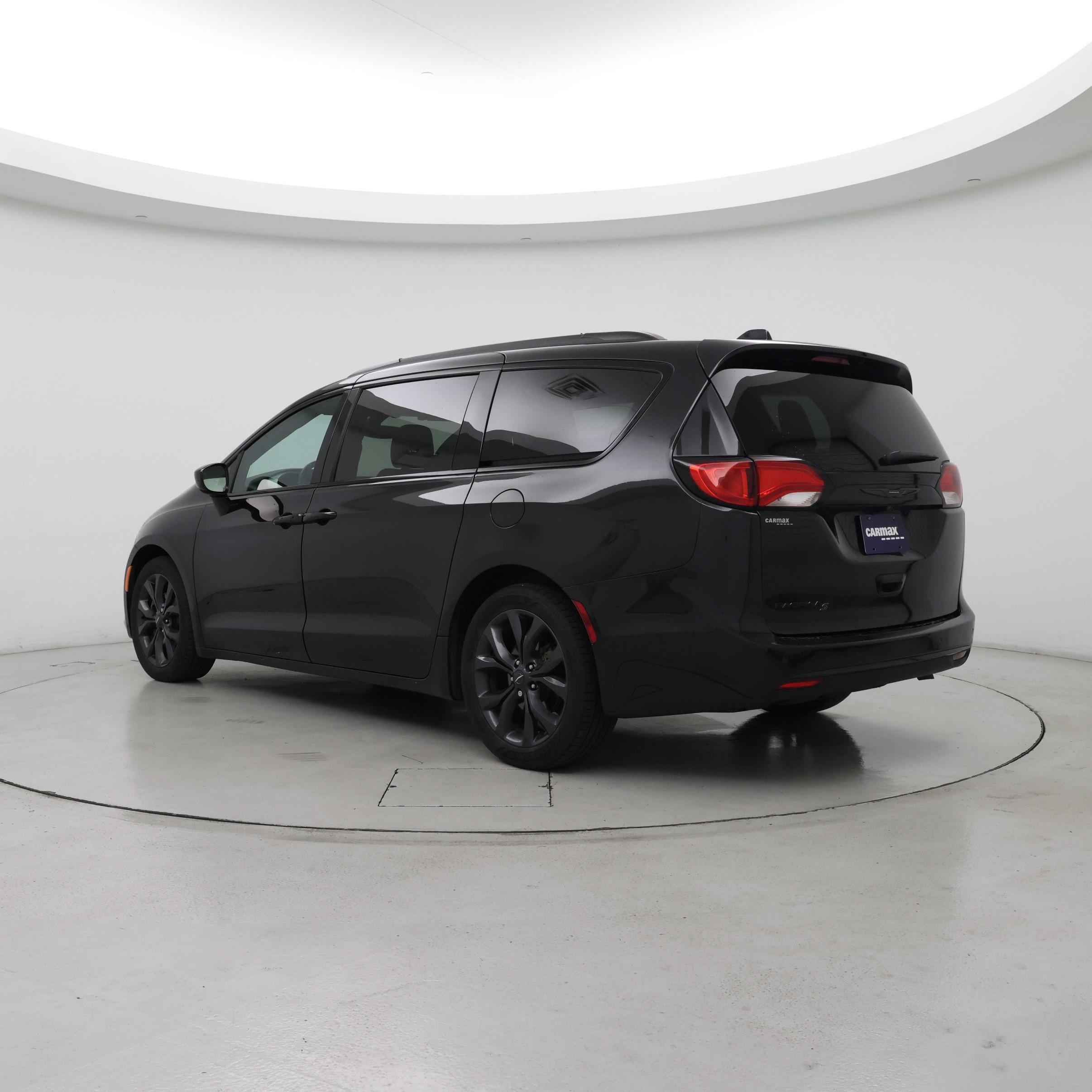 Thumbnail: 2018 Chrysler Pacifica - 2