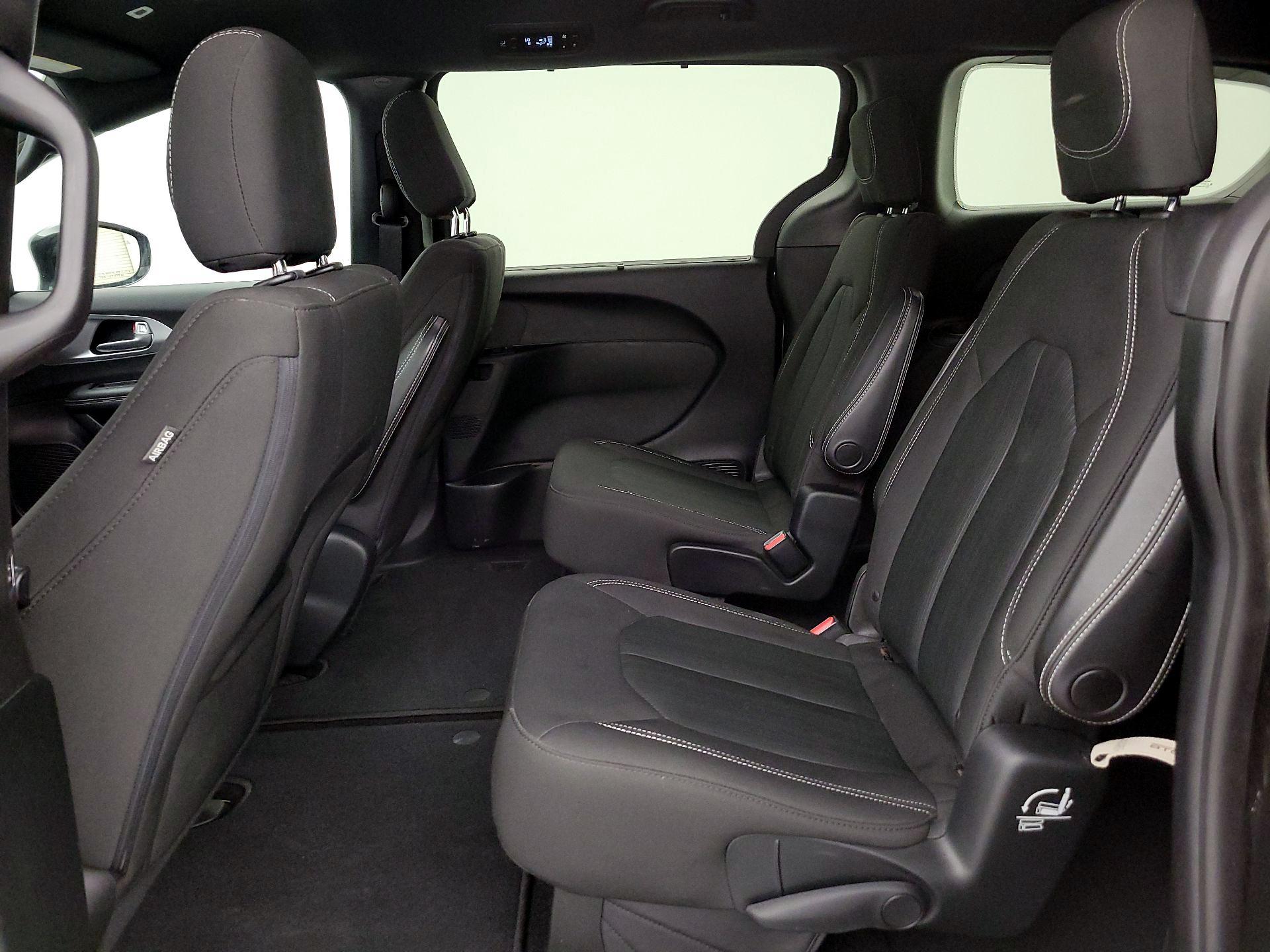 Thumbnail: 2018 Chrysler Pacifica - 20