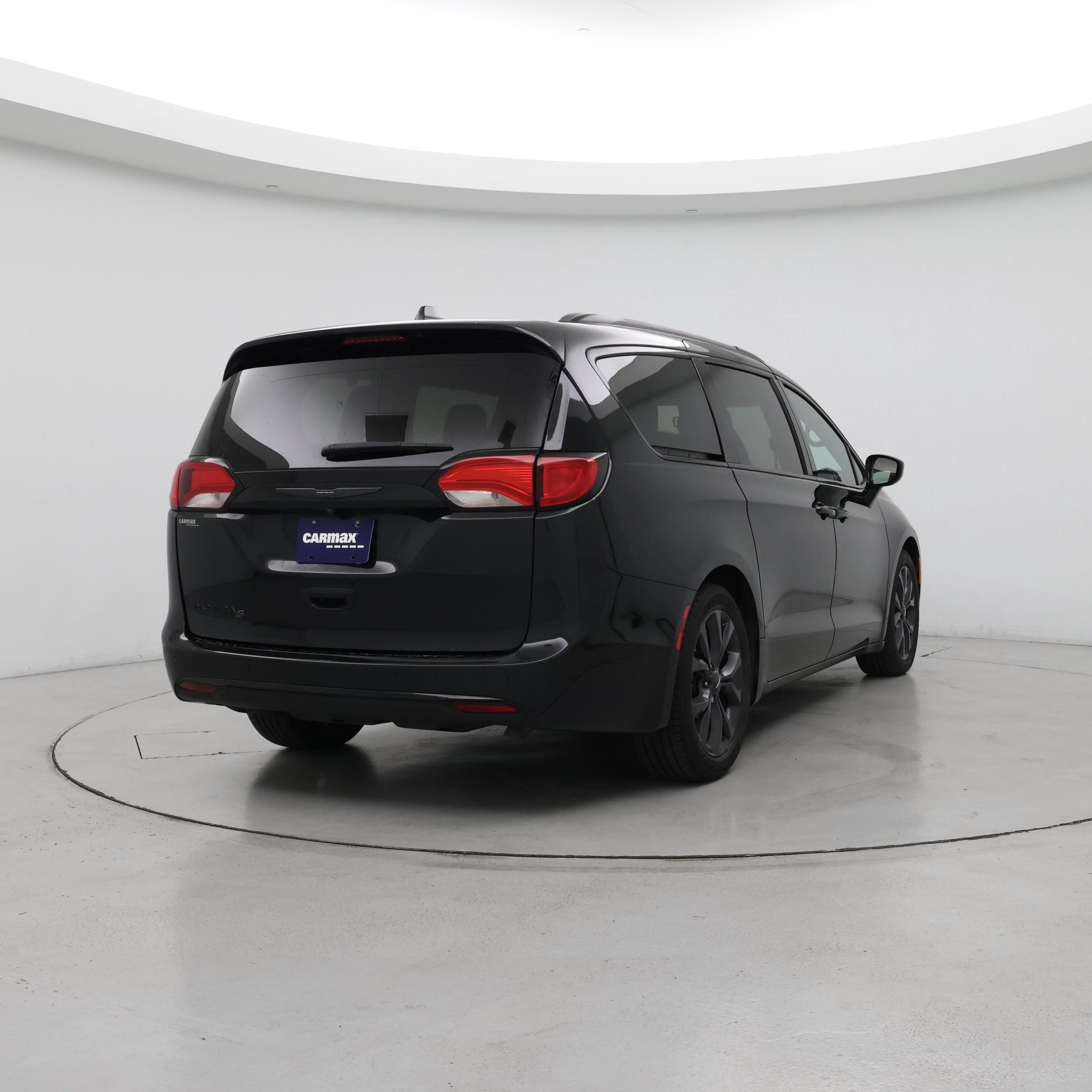 Thumbnail: 2018 Chrysler Pacifica - 8