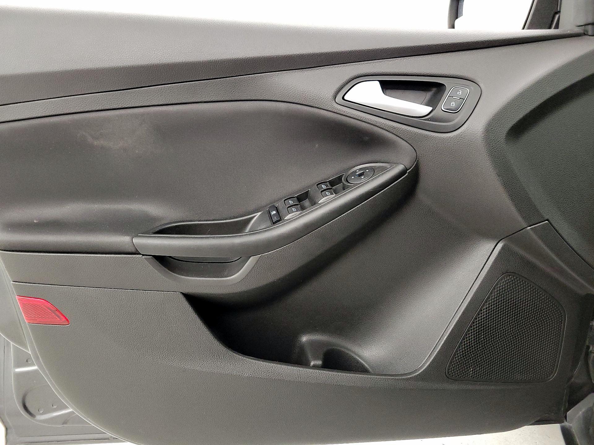 Thumbnail: 2017 Ford Focus - 12