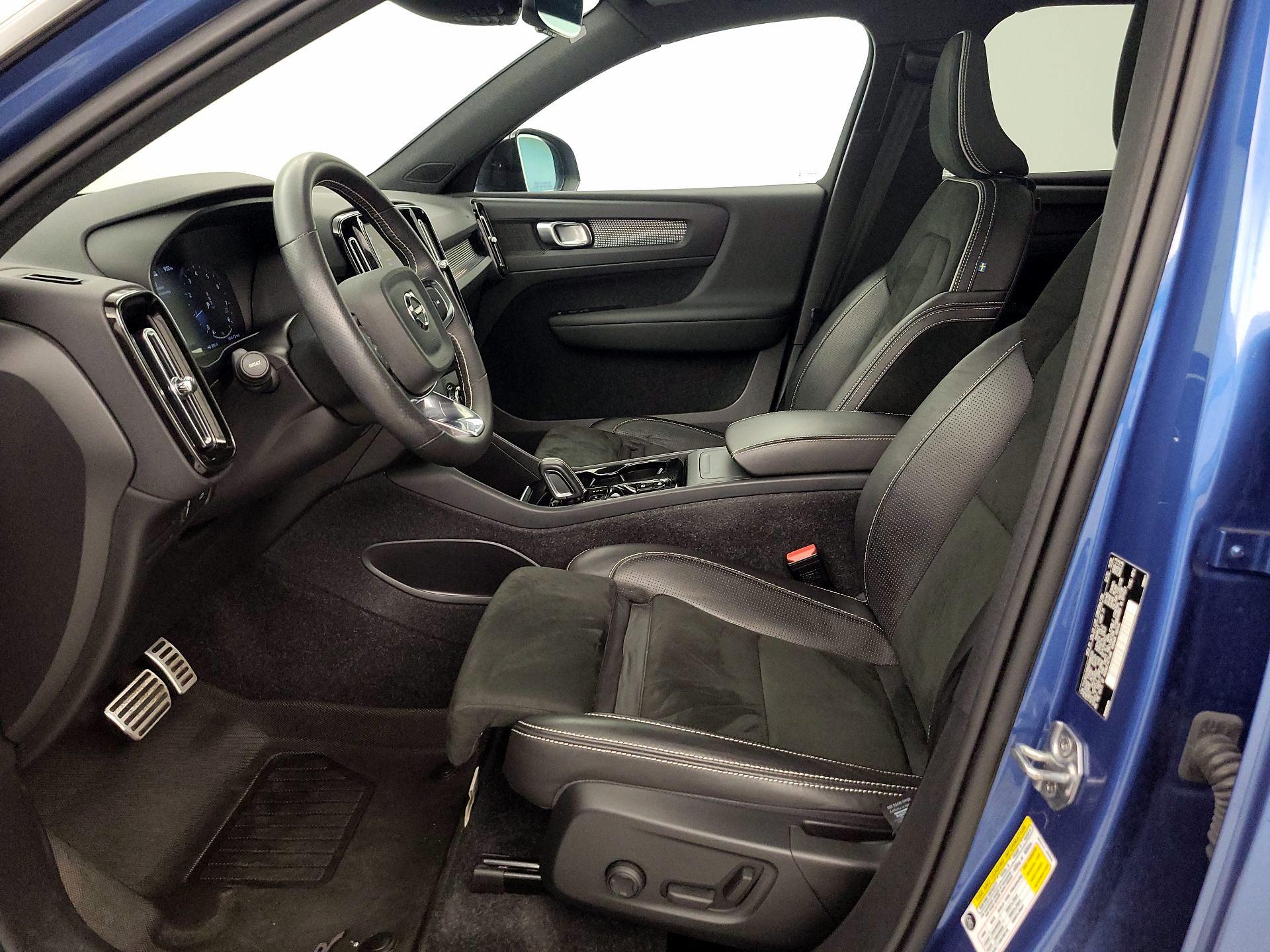 Thumbnail: 2021 Volvo XC40 - 11