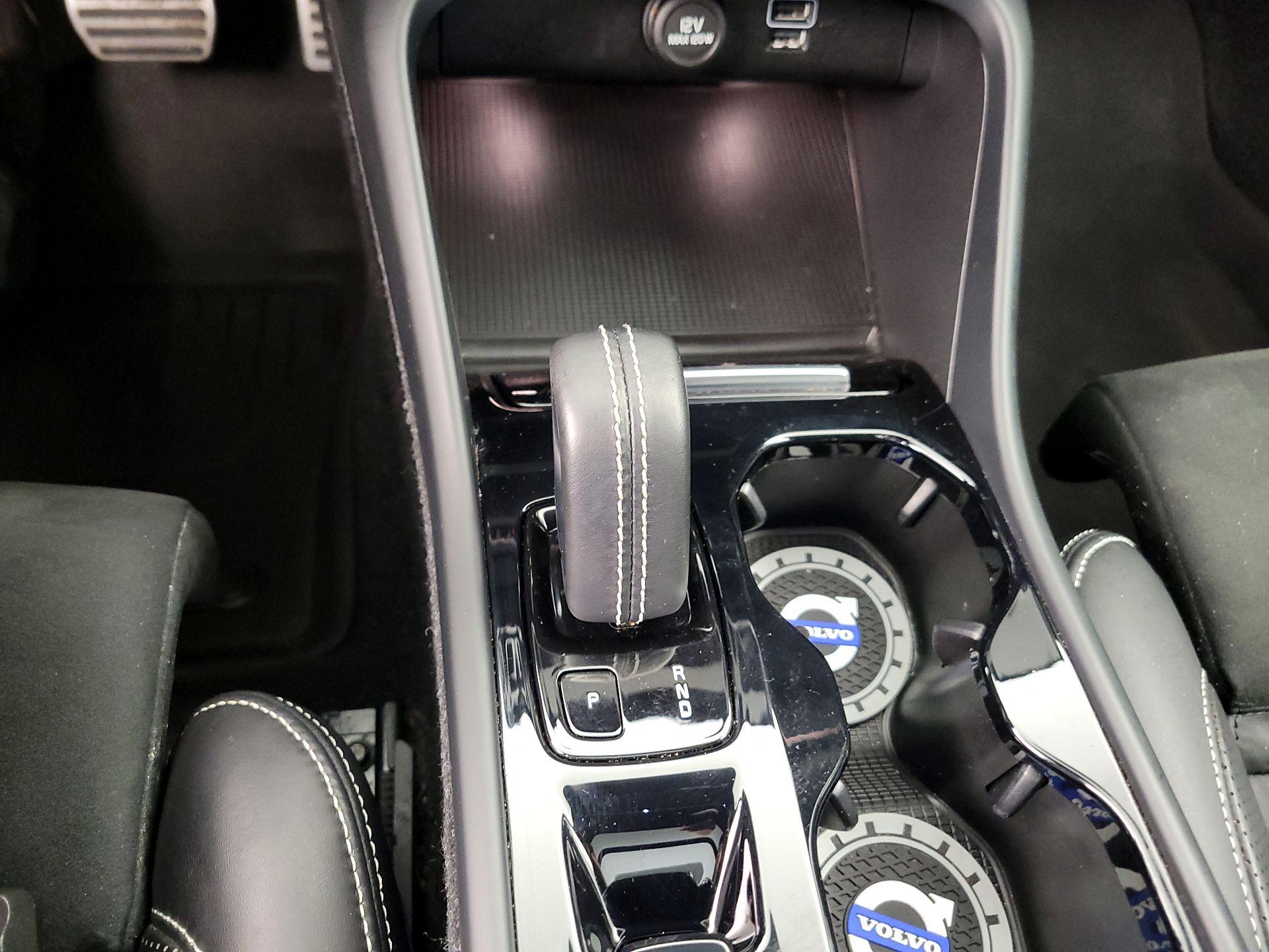 Thumbnail: 2021 Volvo XC40 - 18