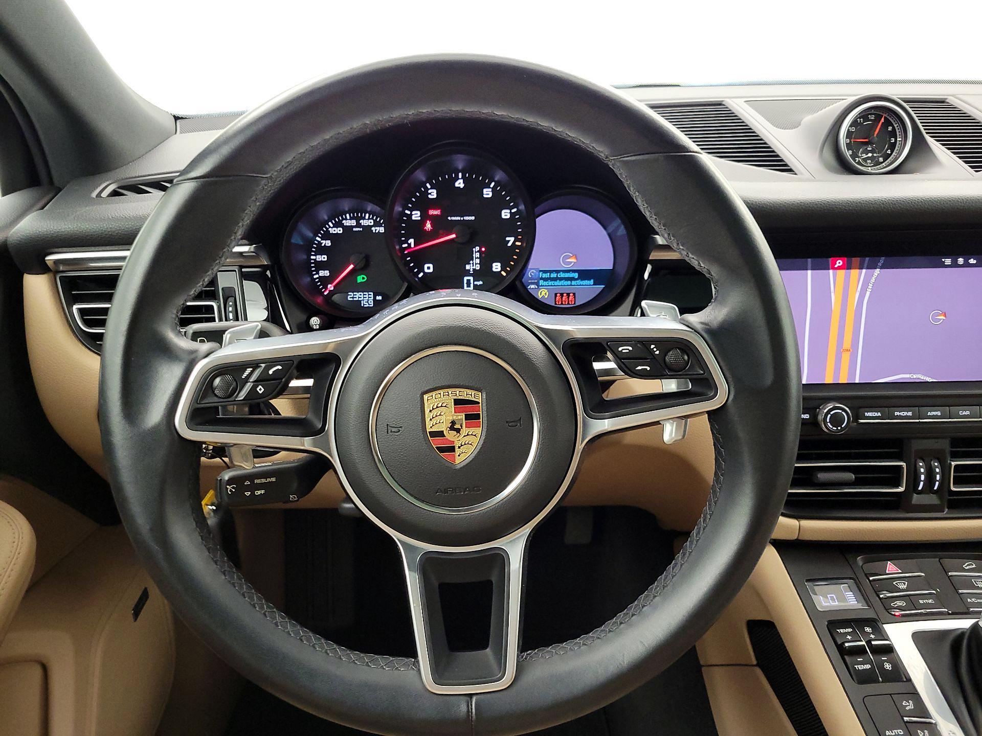 Thumbnail: 2021 Porsche Macan - 10