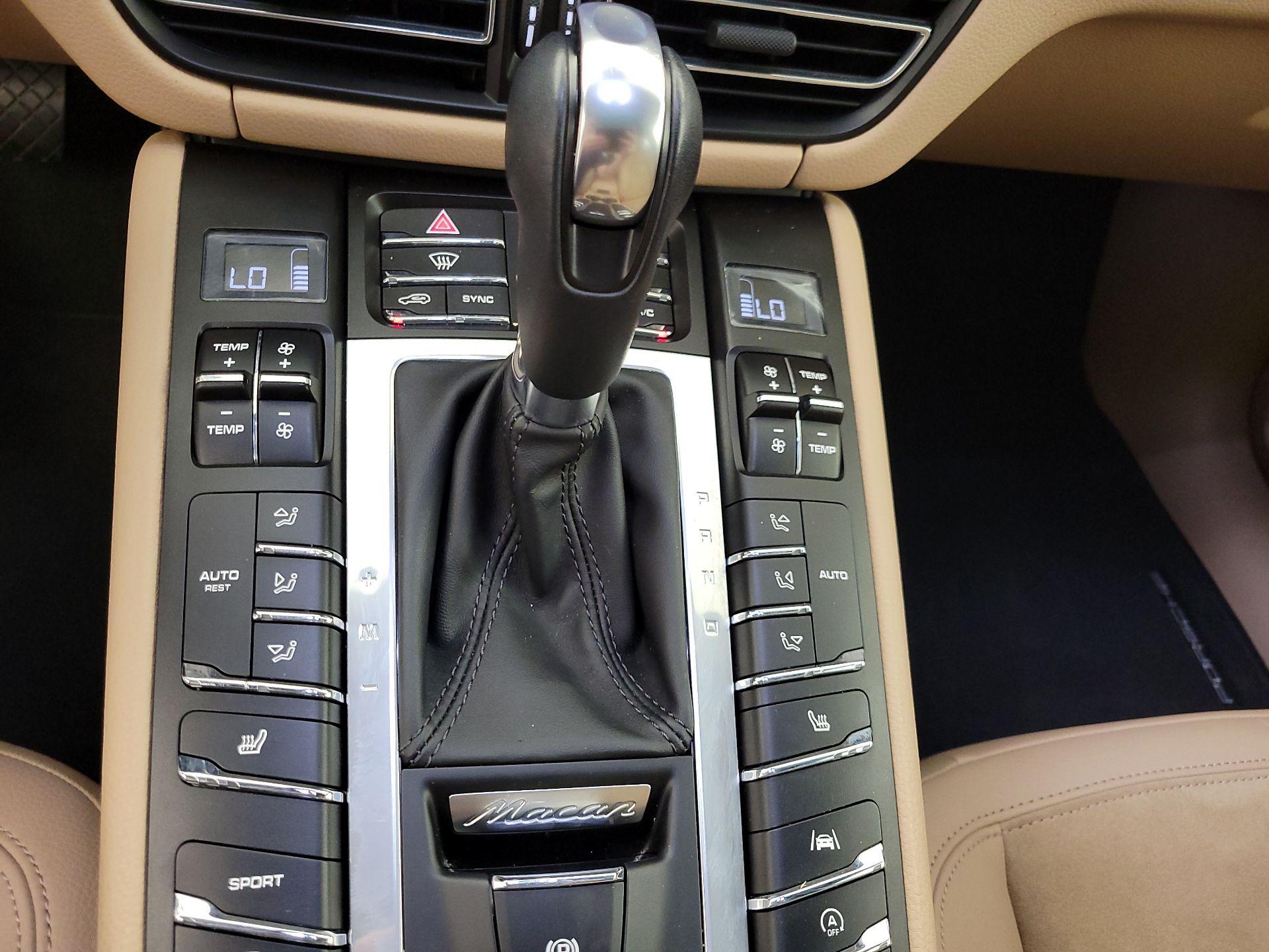 Thumbnail: 2021 Porsche Macan - 18