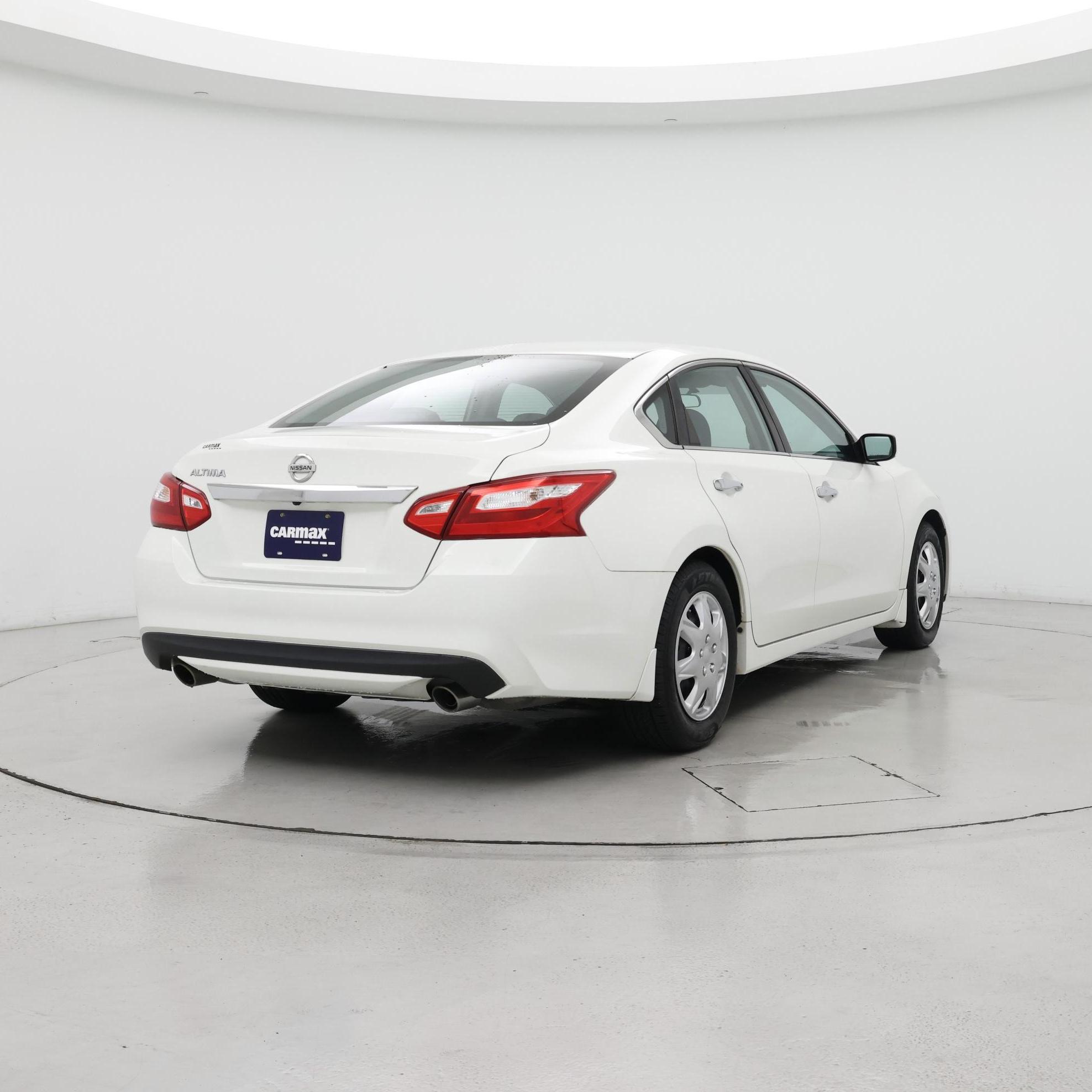 Thumbnail: 2017 Nissan Altima - 8