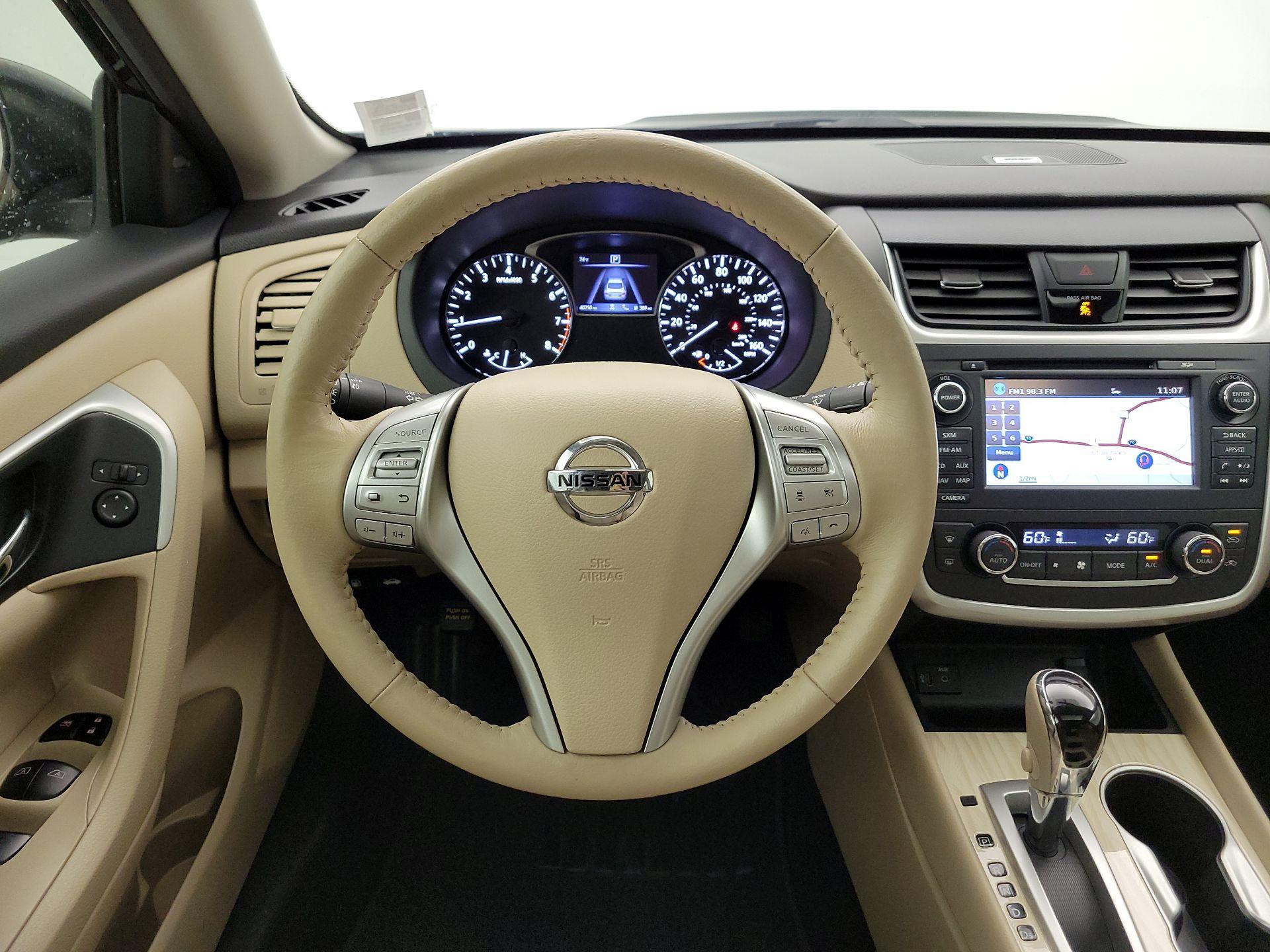 Thumbnail: 2017 Nissan Altima - 10