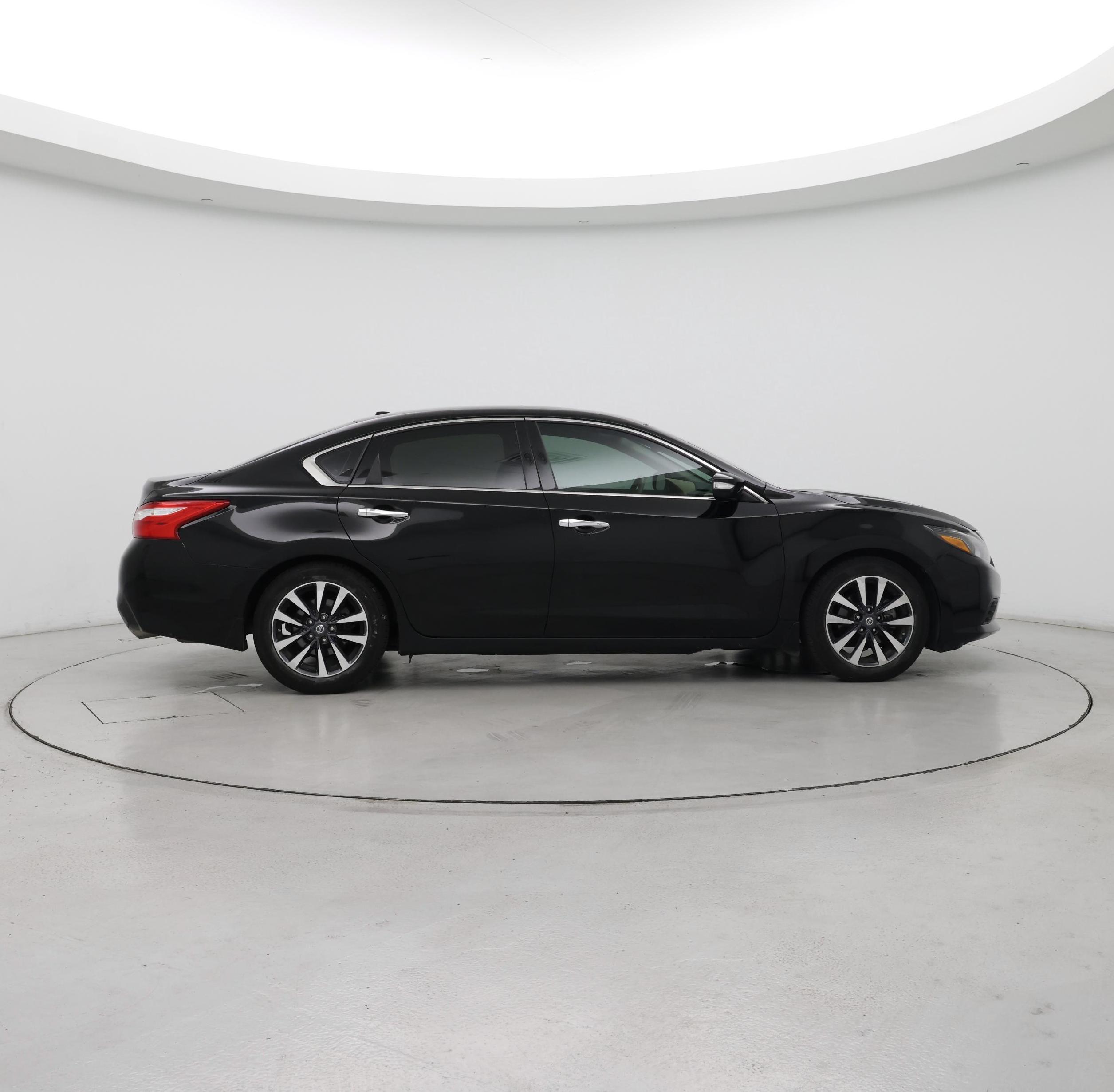 Thumbnail: 2017 Nissan Altima - 7