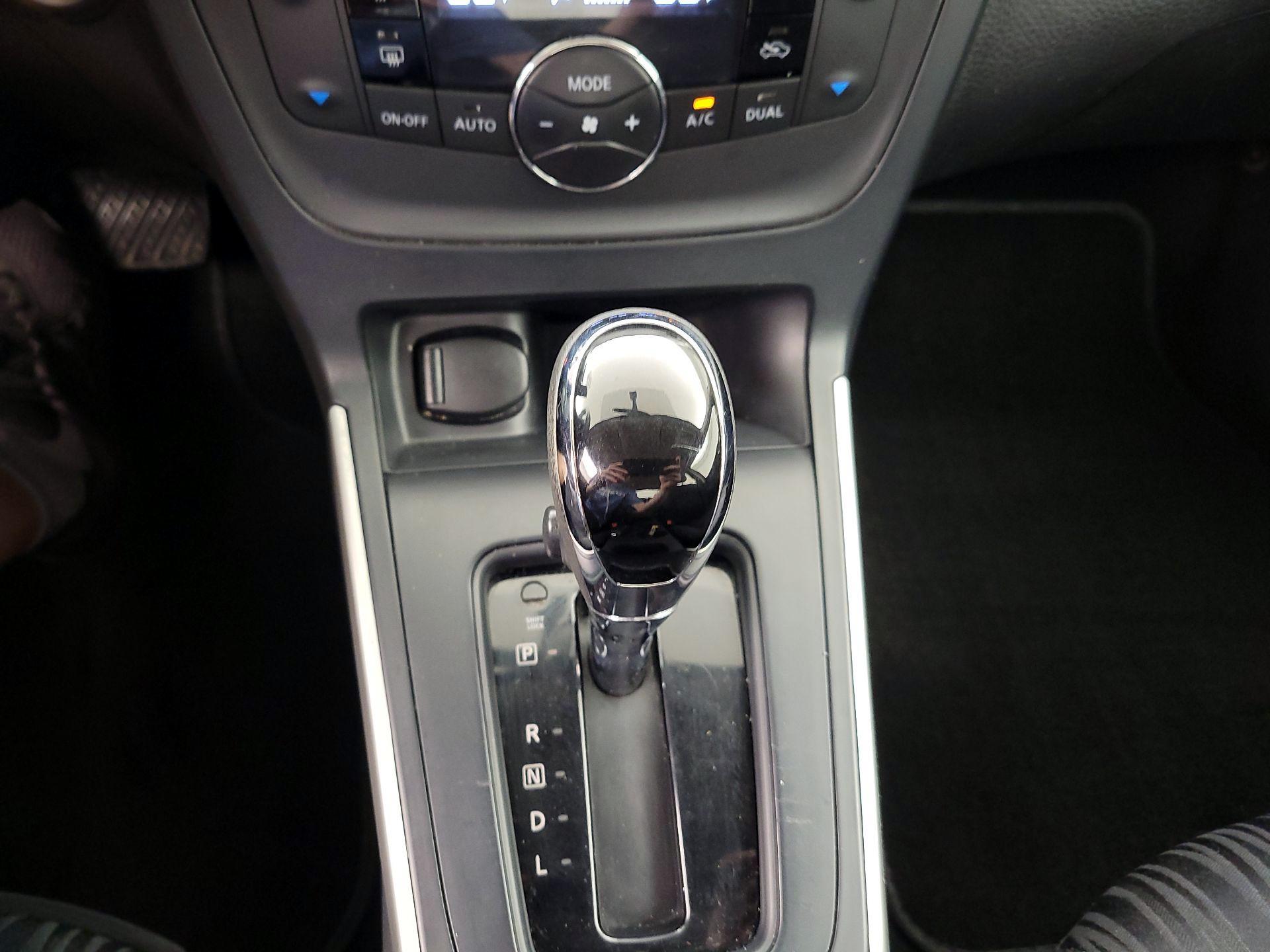 Thumbnail: 2018 Nissan Sentra - 17