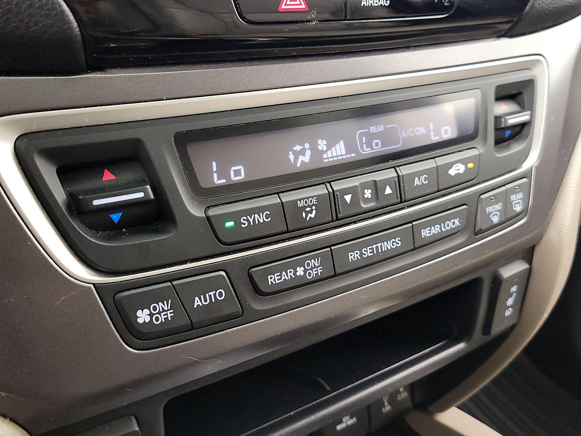 Thumbnail: 2018 Honda Pilot - 16