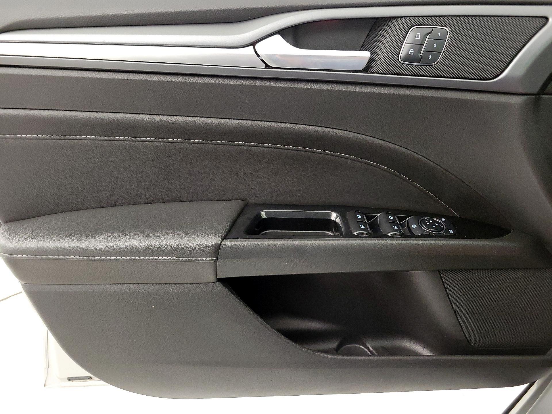 Thumbnail: 2016 Ford Fusion - 12