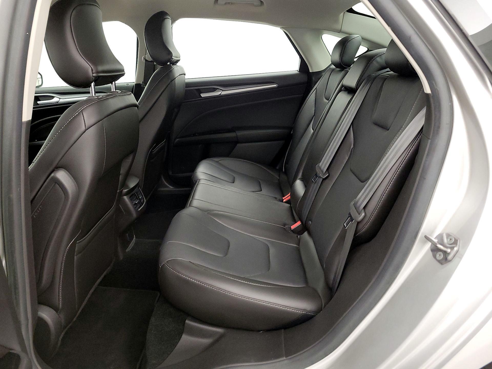 Thumbnail: 2016 Ford Fusion - 19