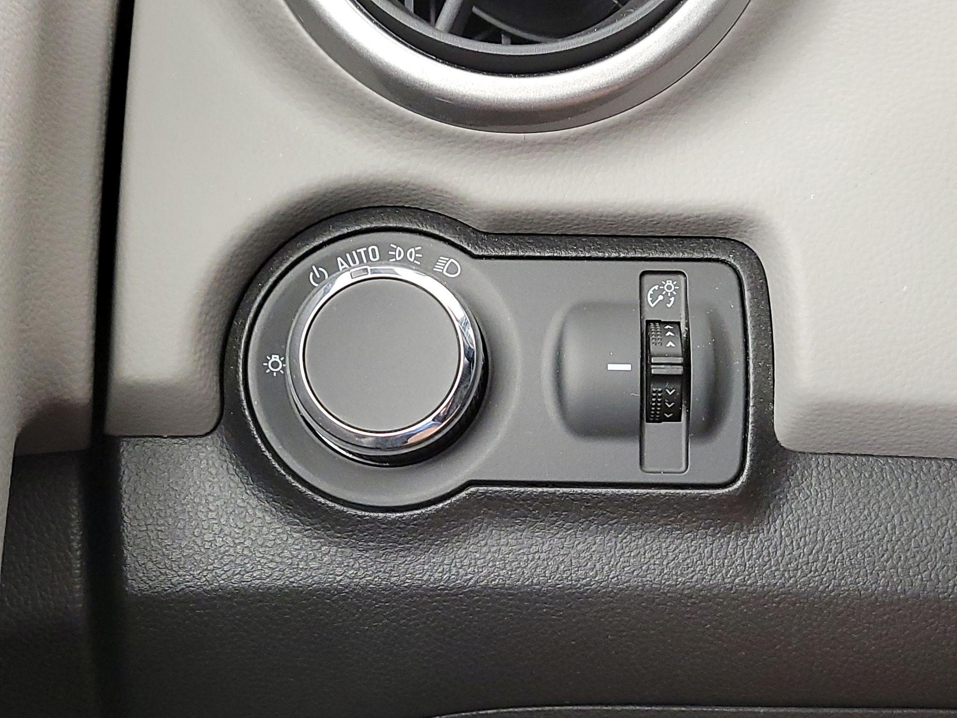Thumbnail: 2015 Chevrolet Trax - 13