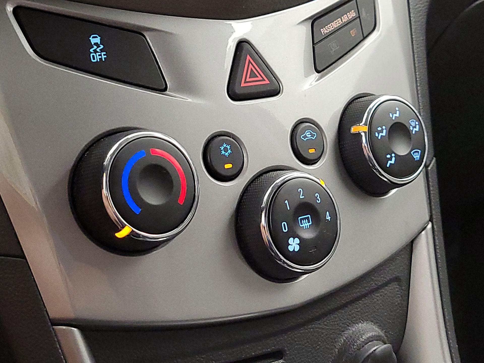 Thumbnail: 2015 Chevrolet Trax - 16
