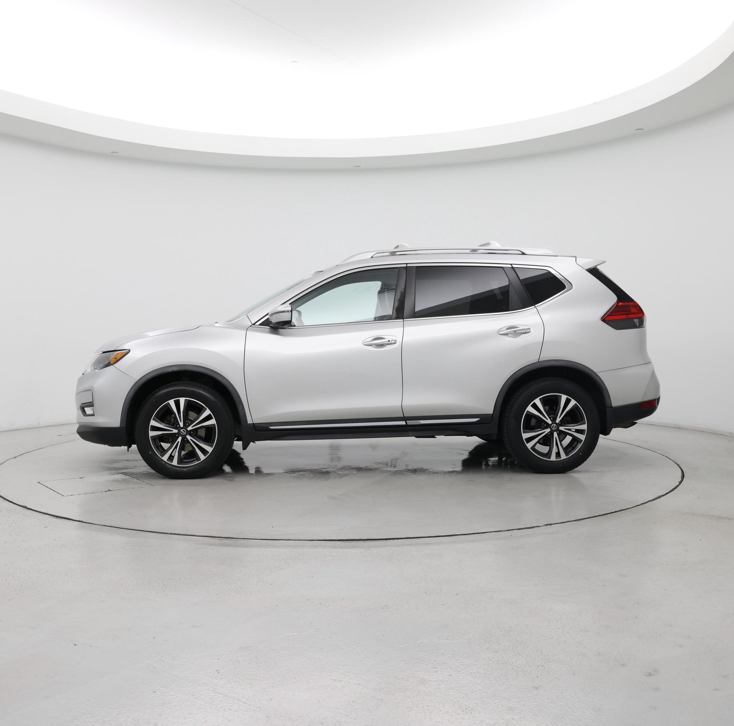 Thumbnail: 2017 Nissan Rogue - 3