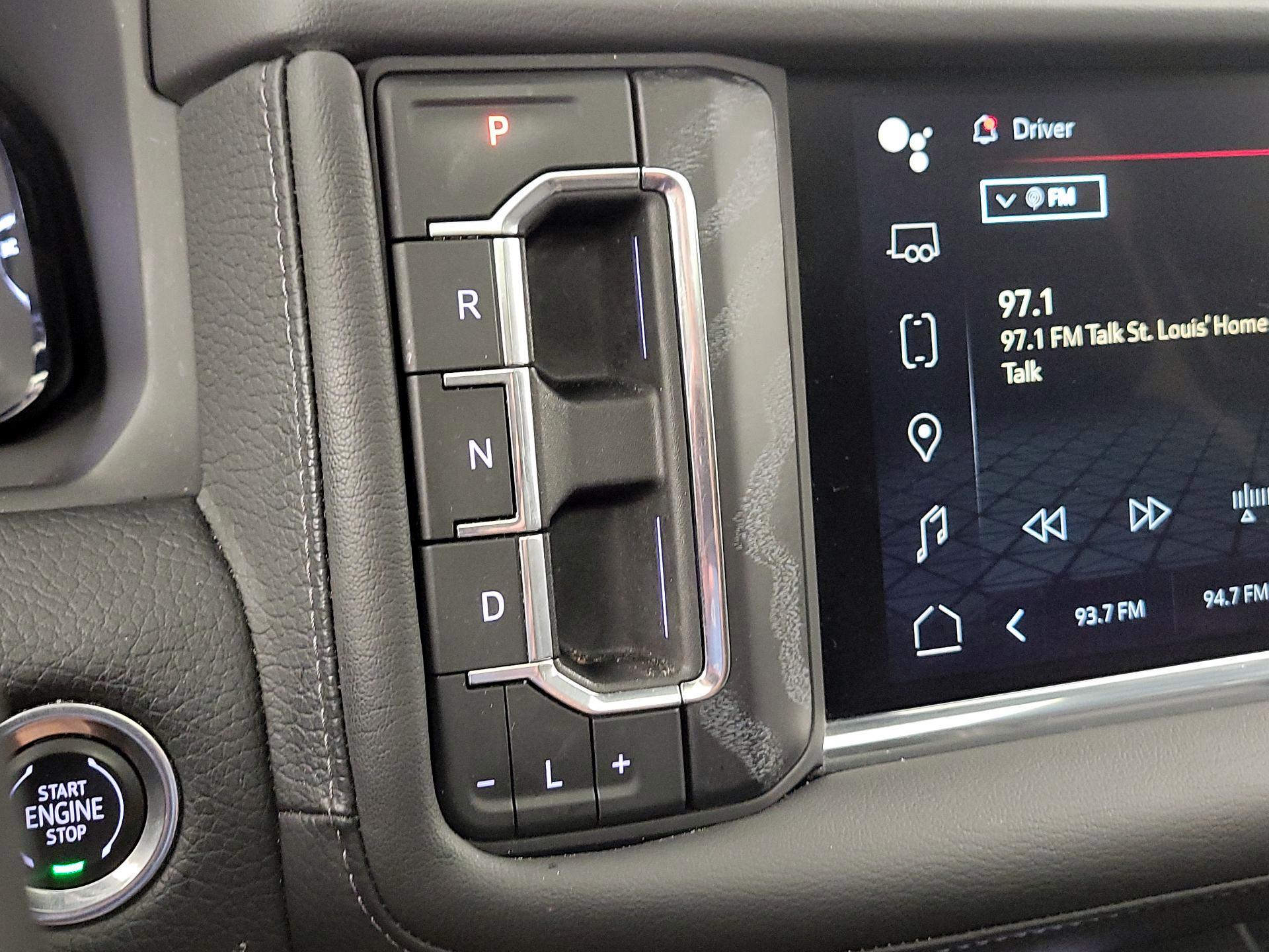 Thumbnail: 2023 GMC Yukon XL - 17