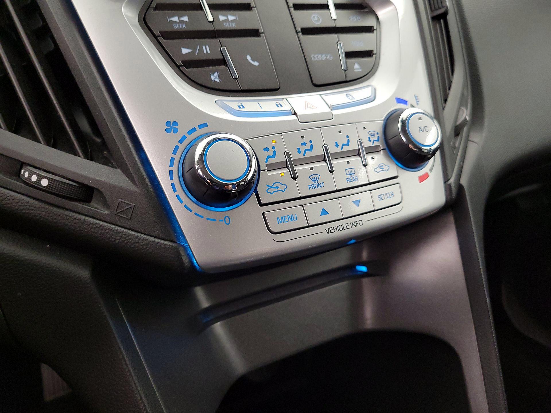 Thumbnail: 2015 Chevrolet Equinox - 15